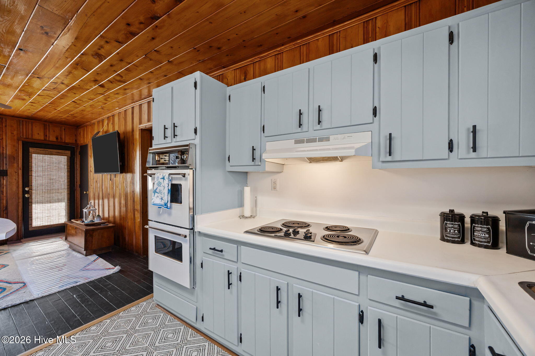 100558937 | Photo 10