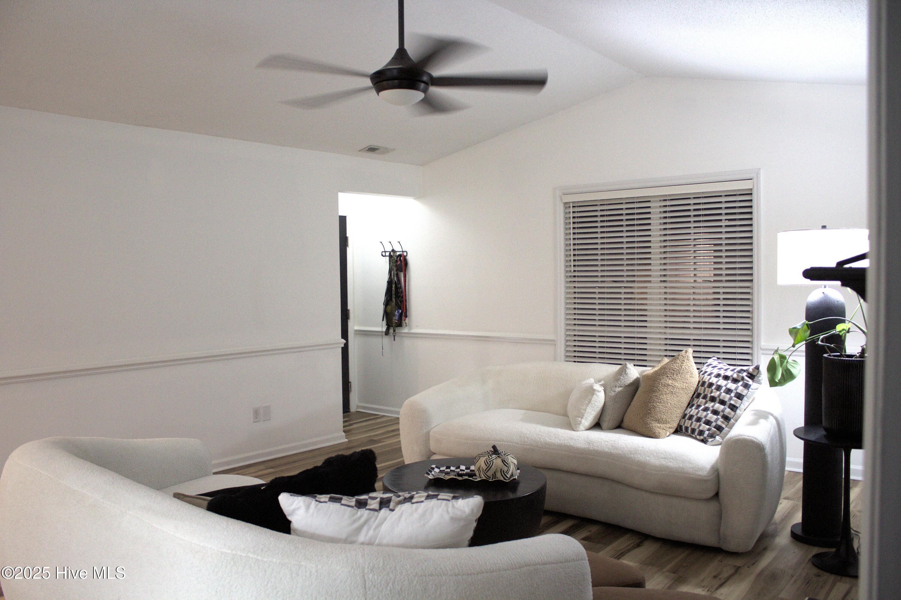 100538366 | Photo 10