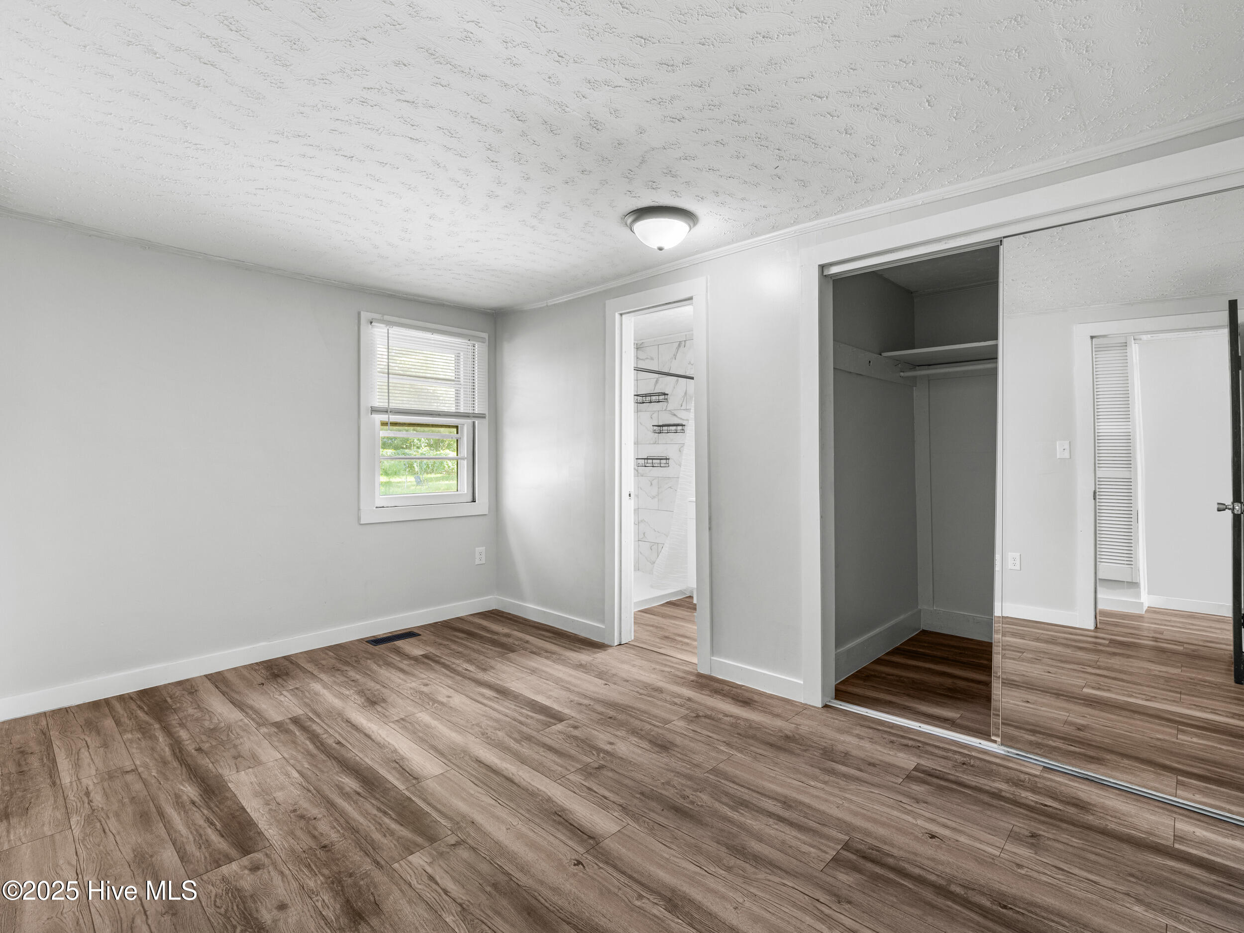 100529453 | Photo 18