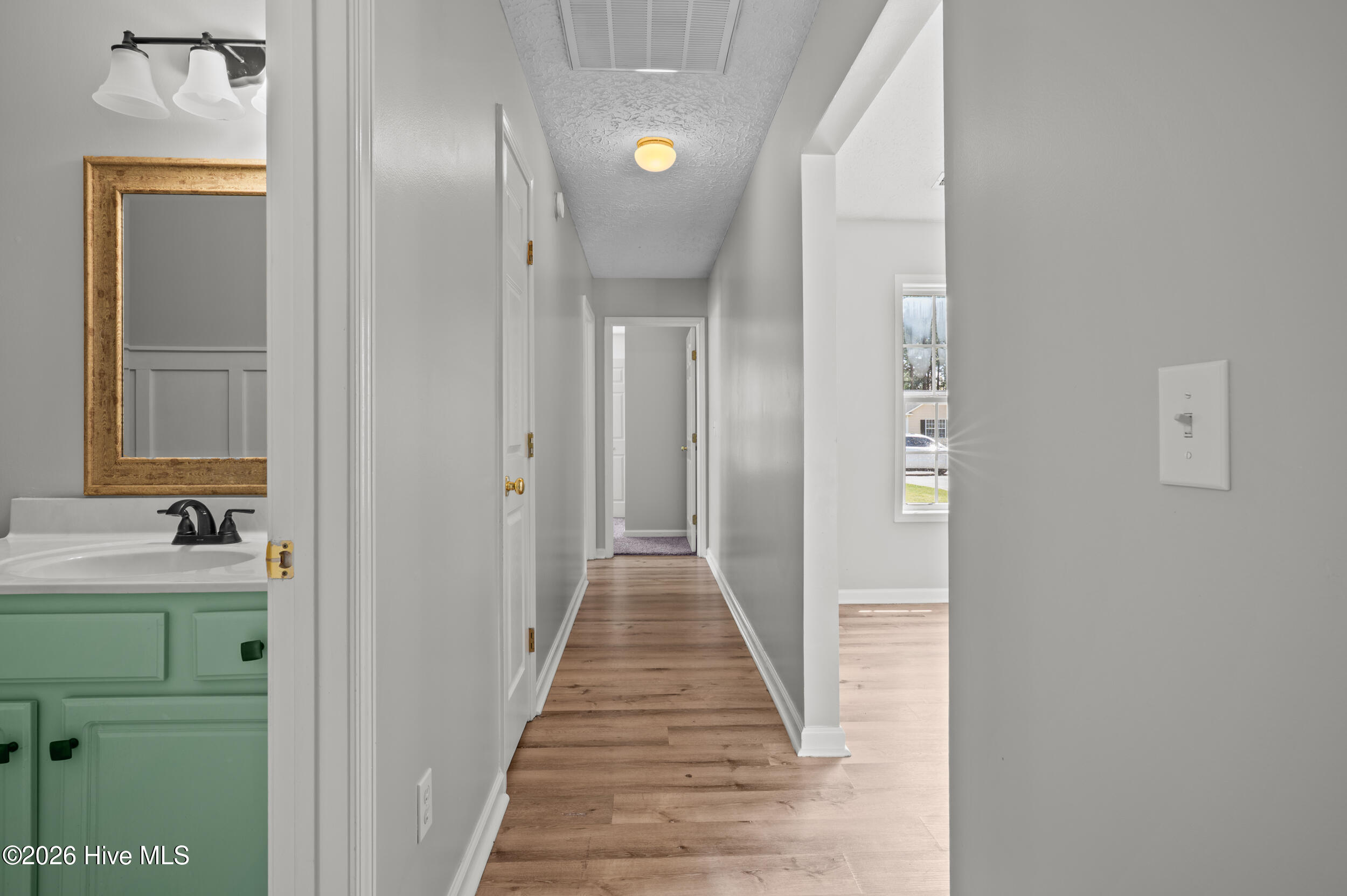 100562956 | Photo 15