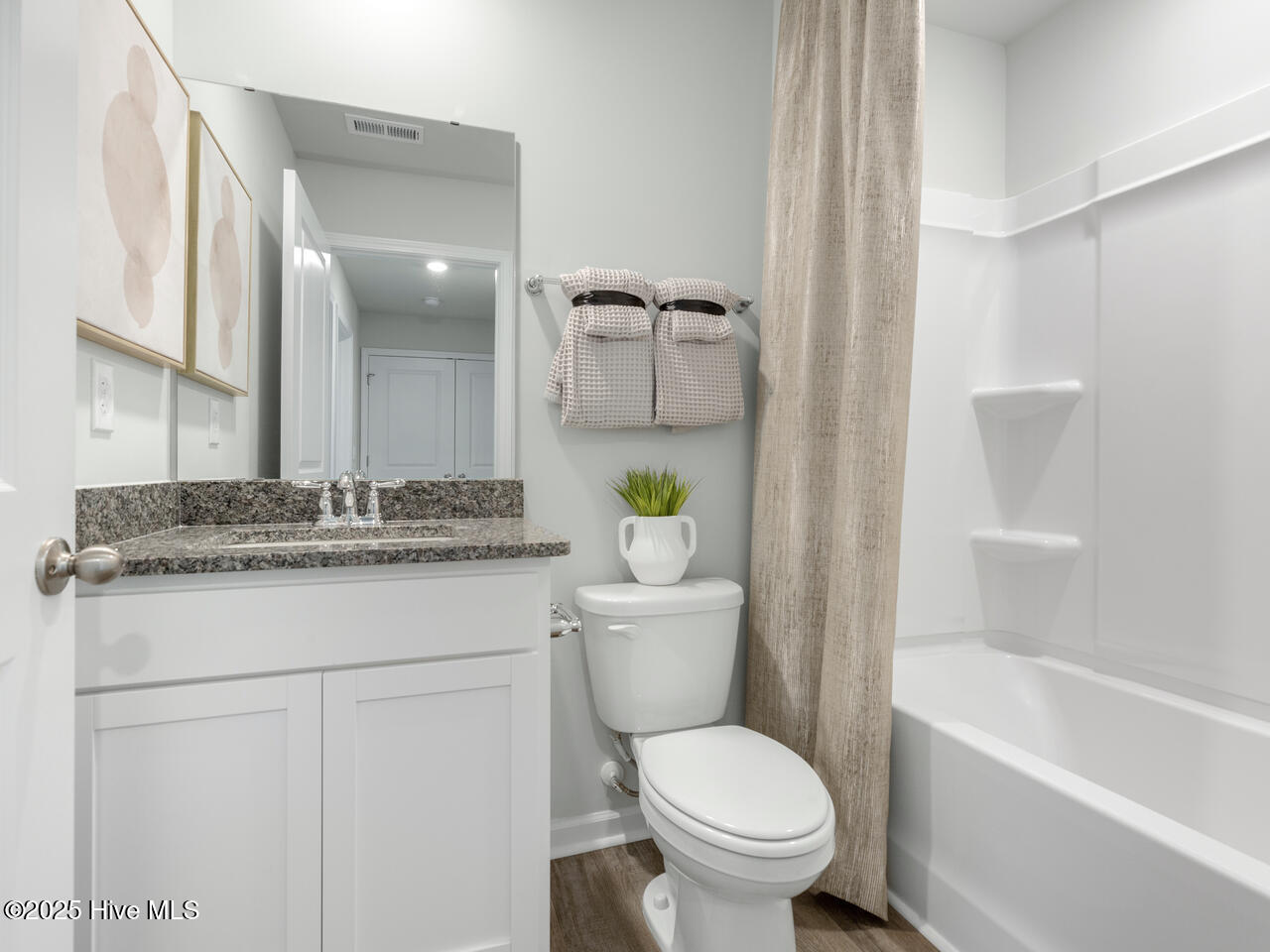 100569730 | Photo 29