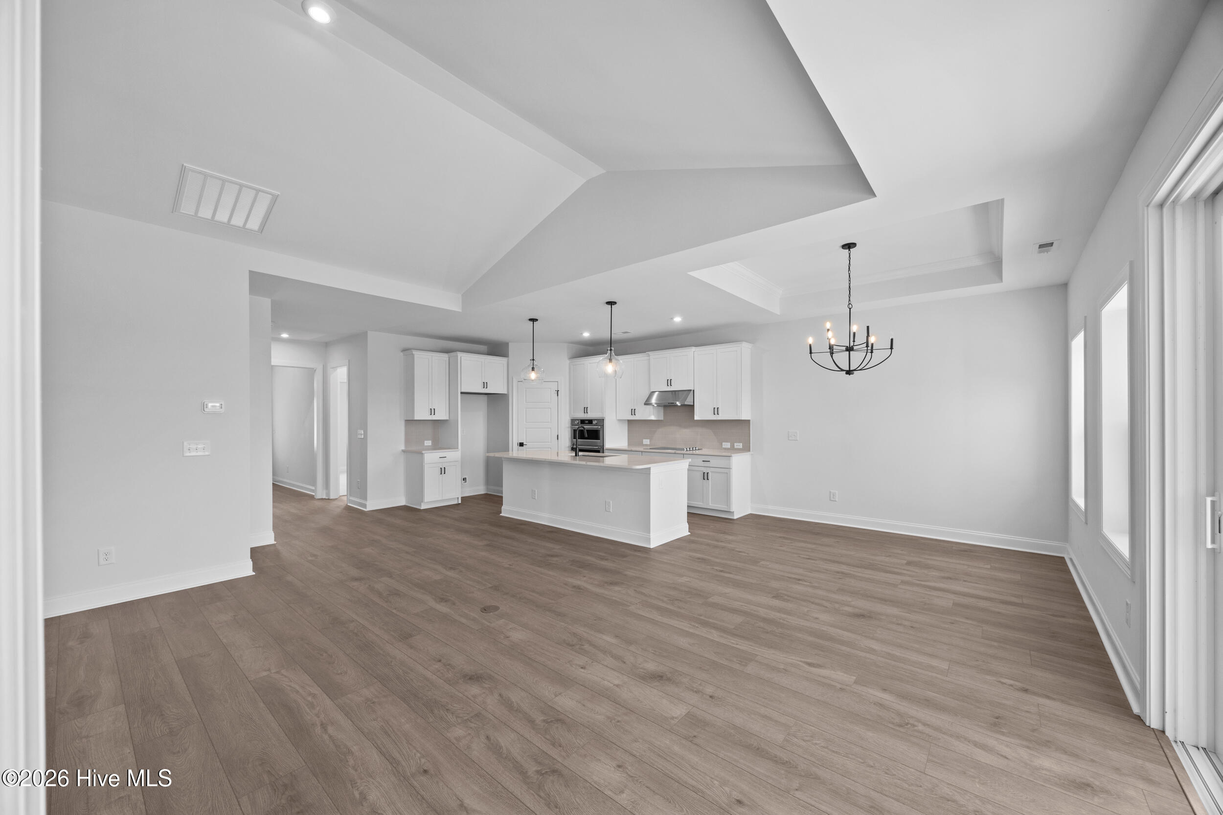 100533479 | Photo 11