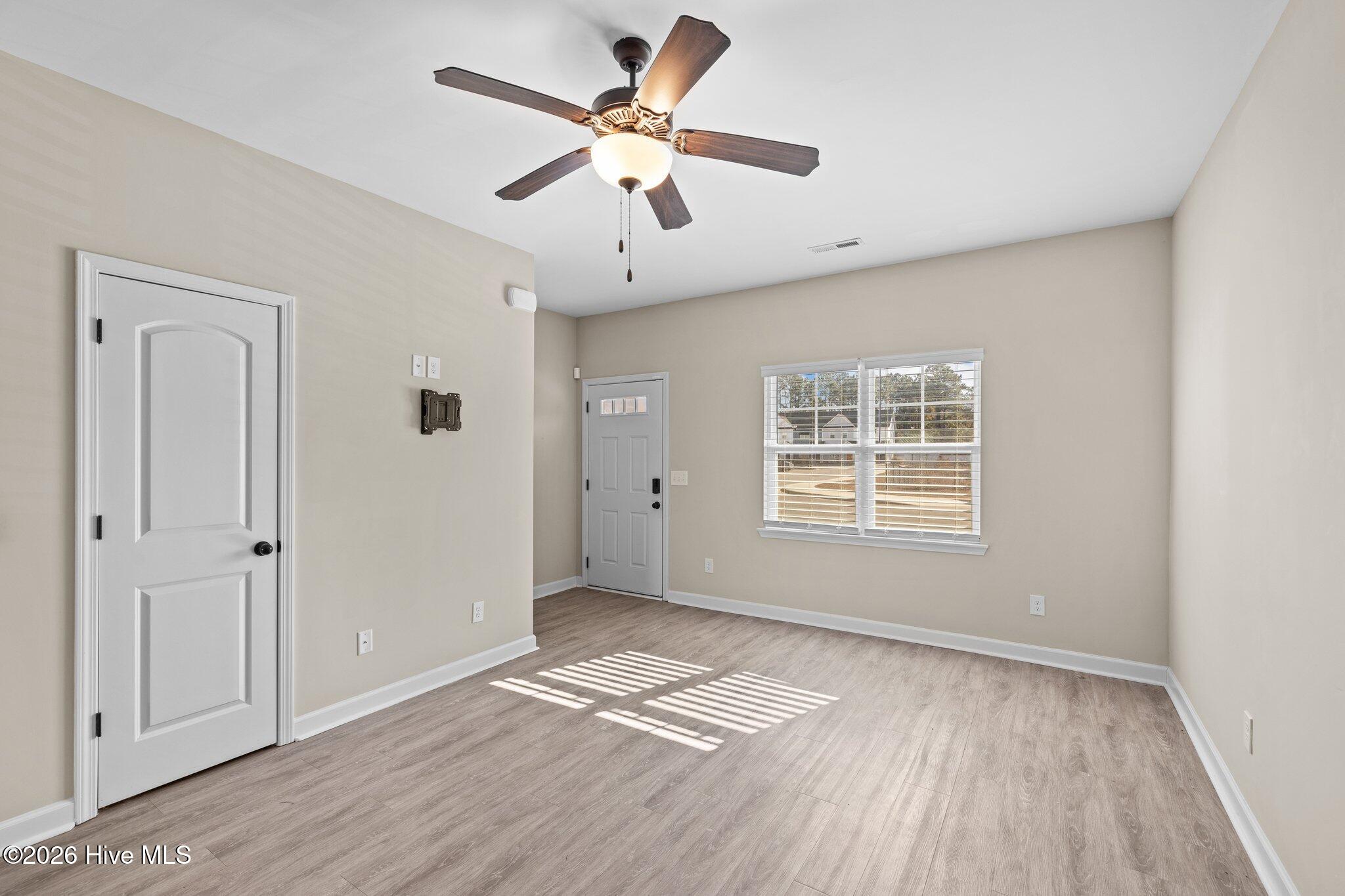 100547532 | Photo 14