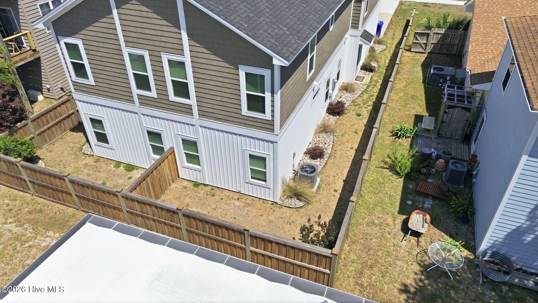 100570659 | Photo 30