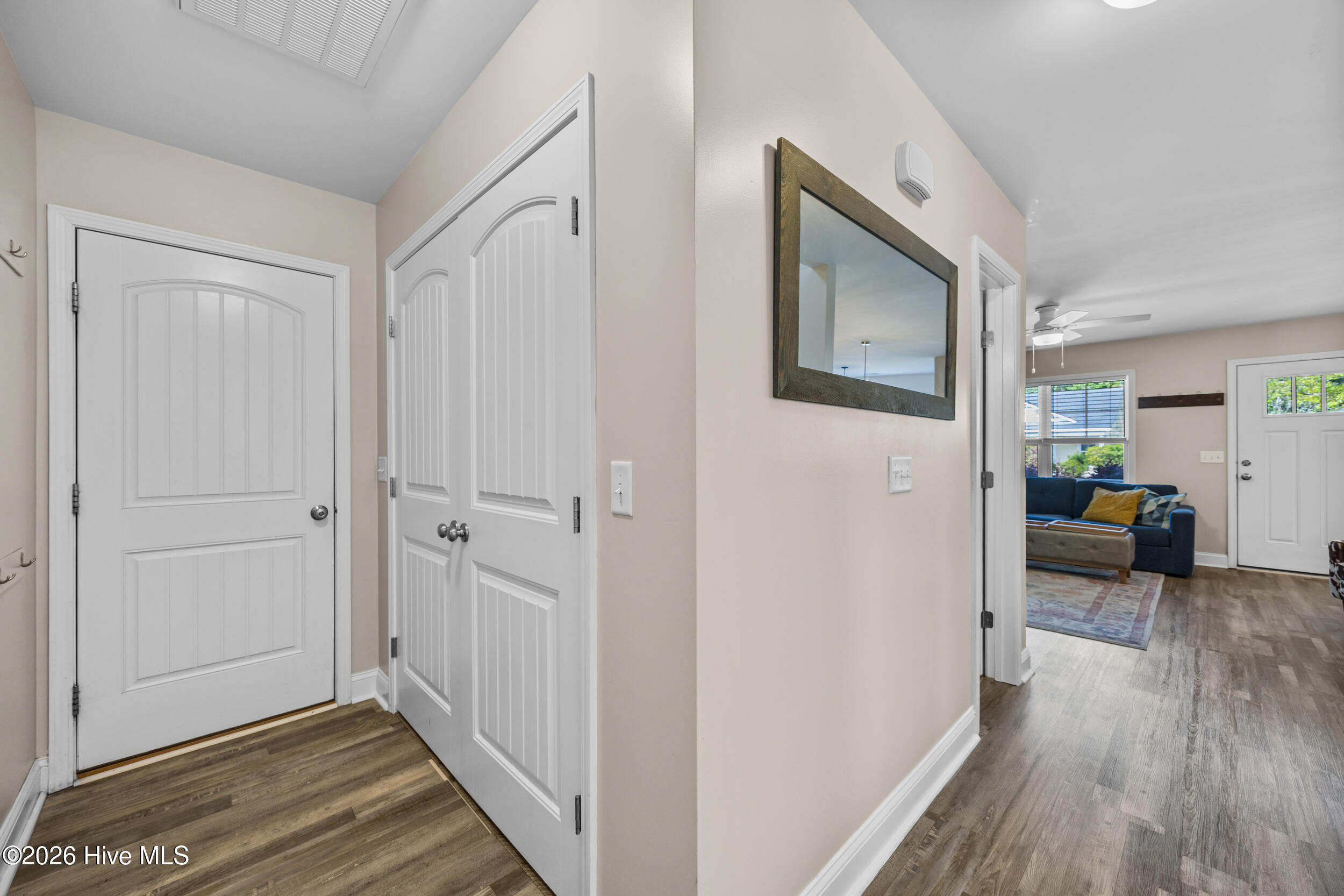 100565934 | Photo 10