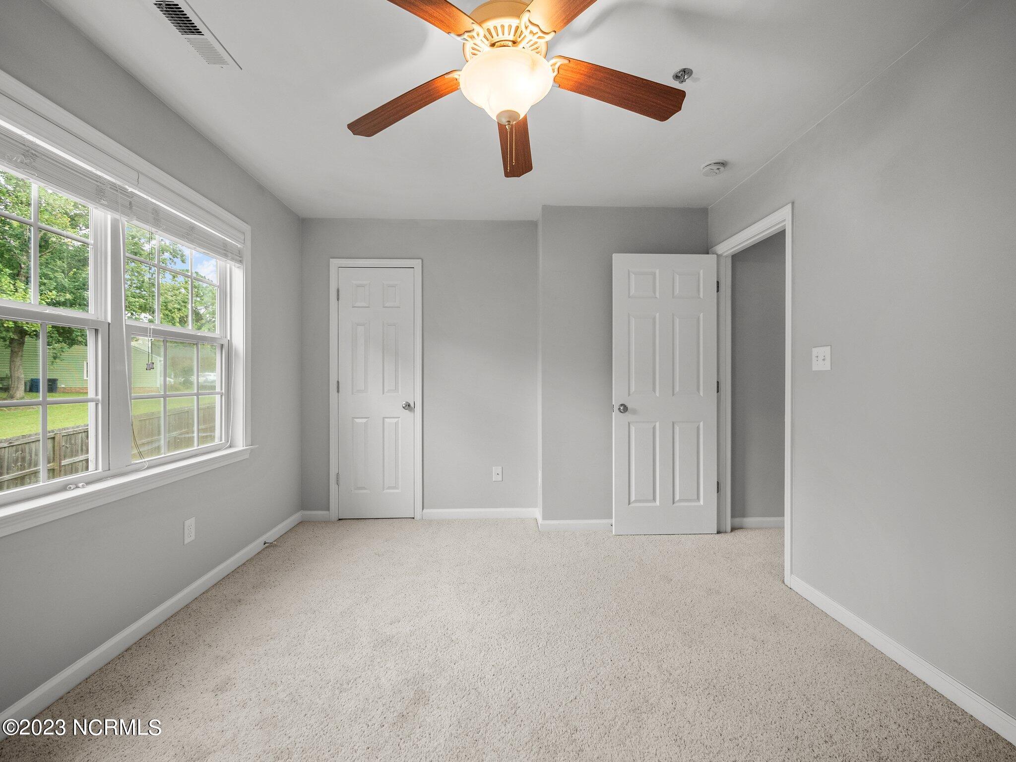 100560700 | Photo 16