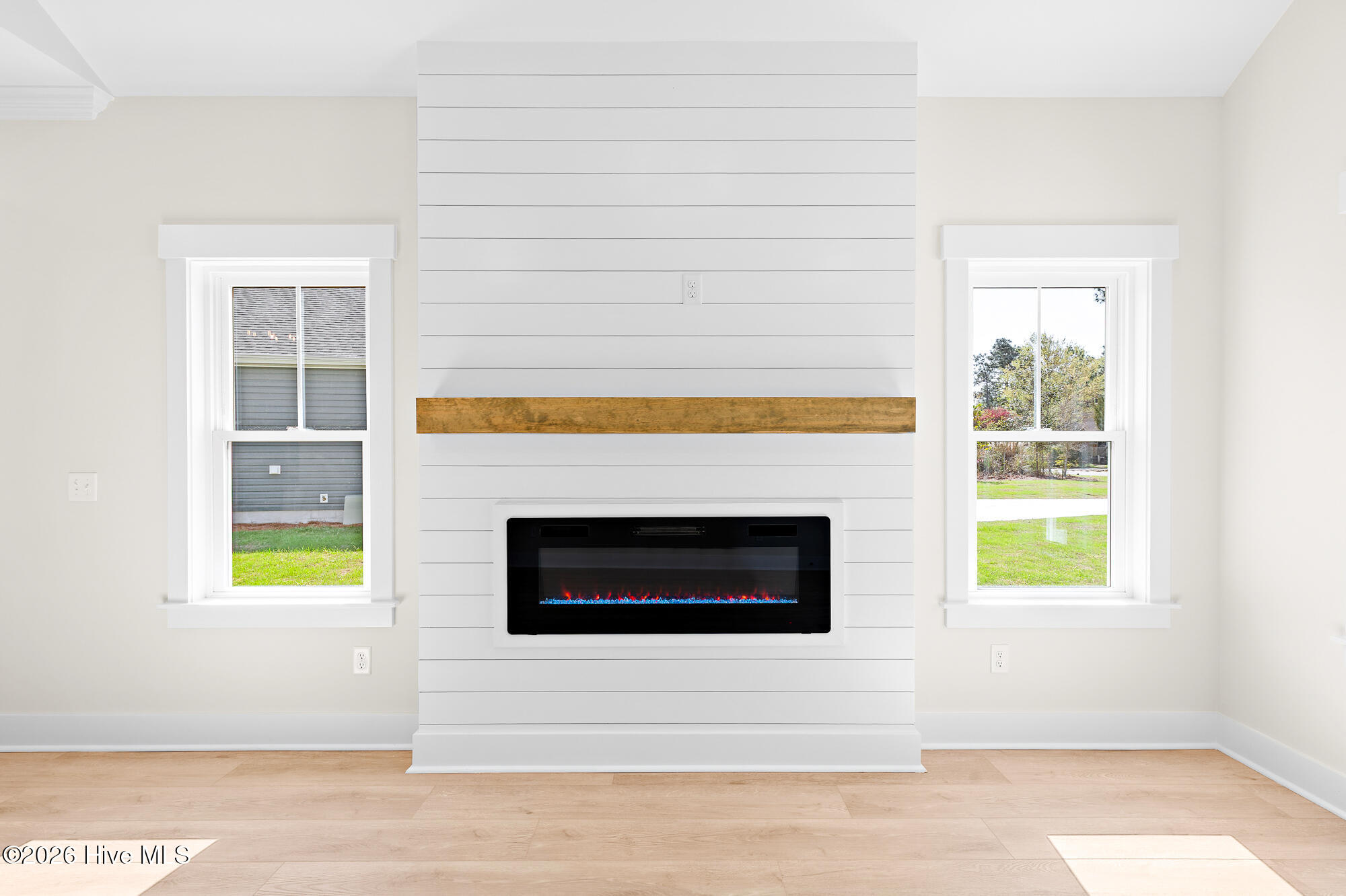 100561185 | Photo 12