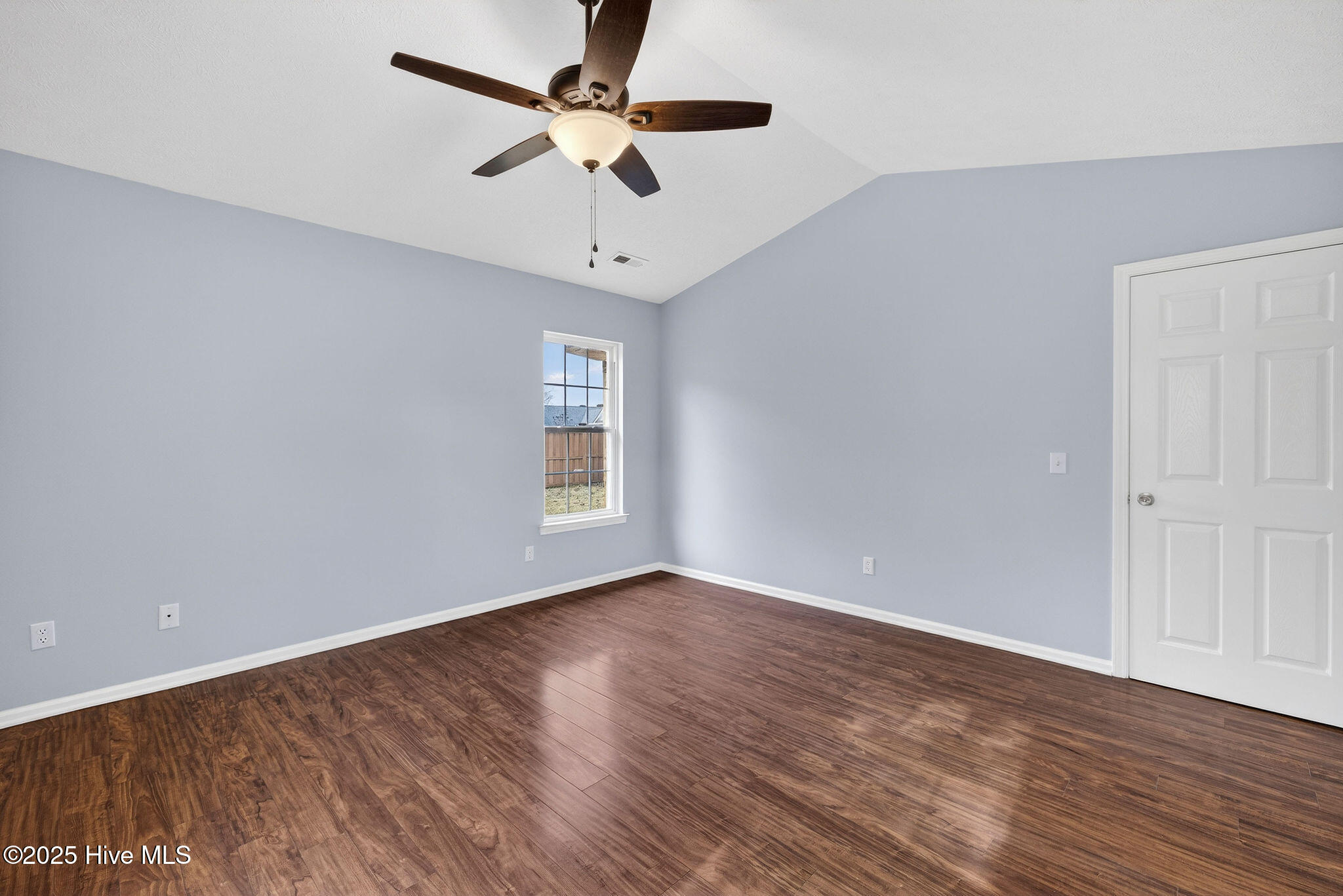 100543965 | Photo 34