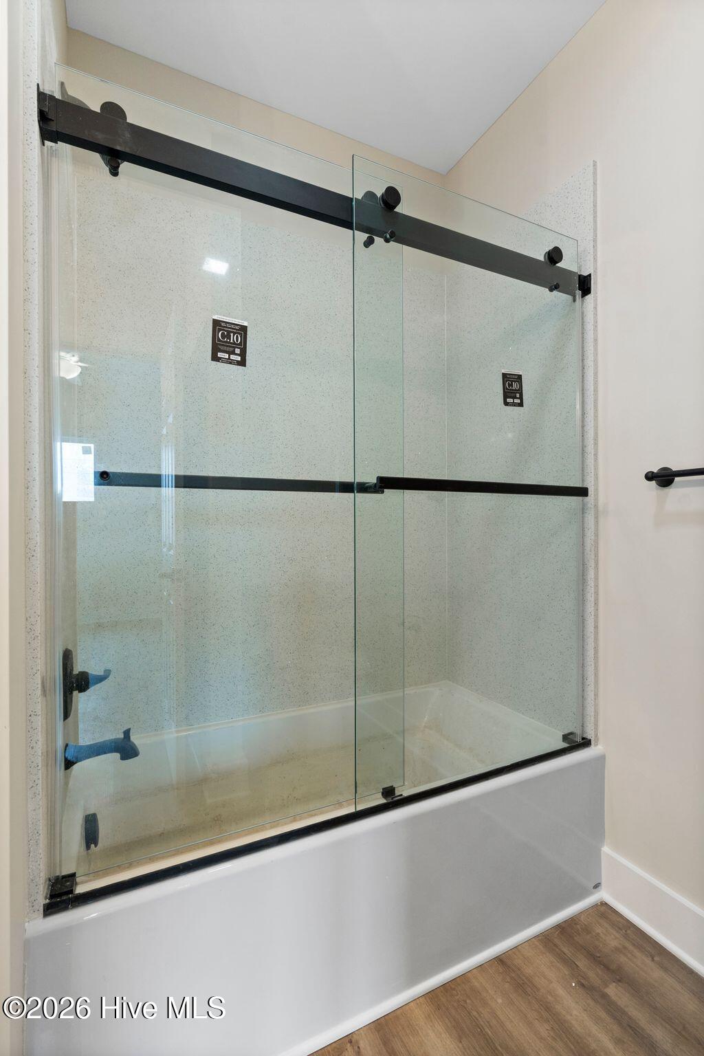 100558043 | Photo 55