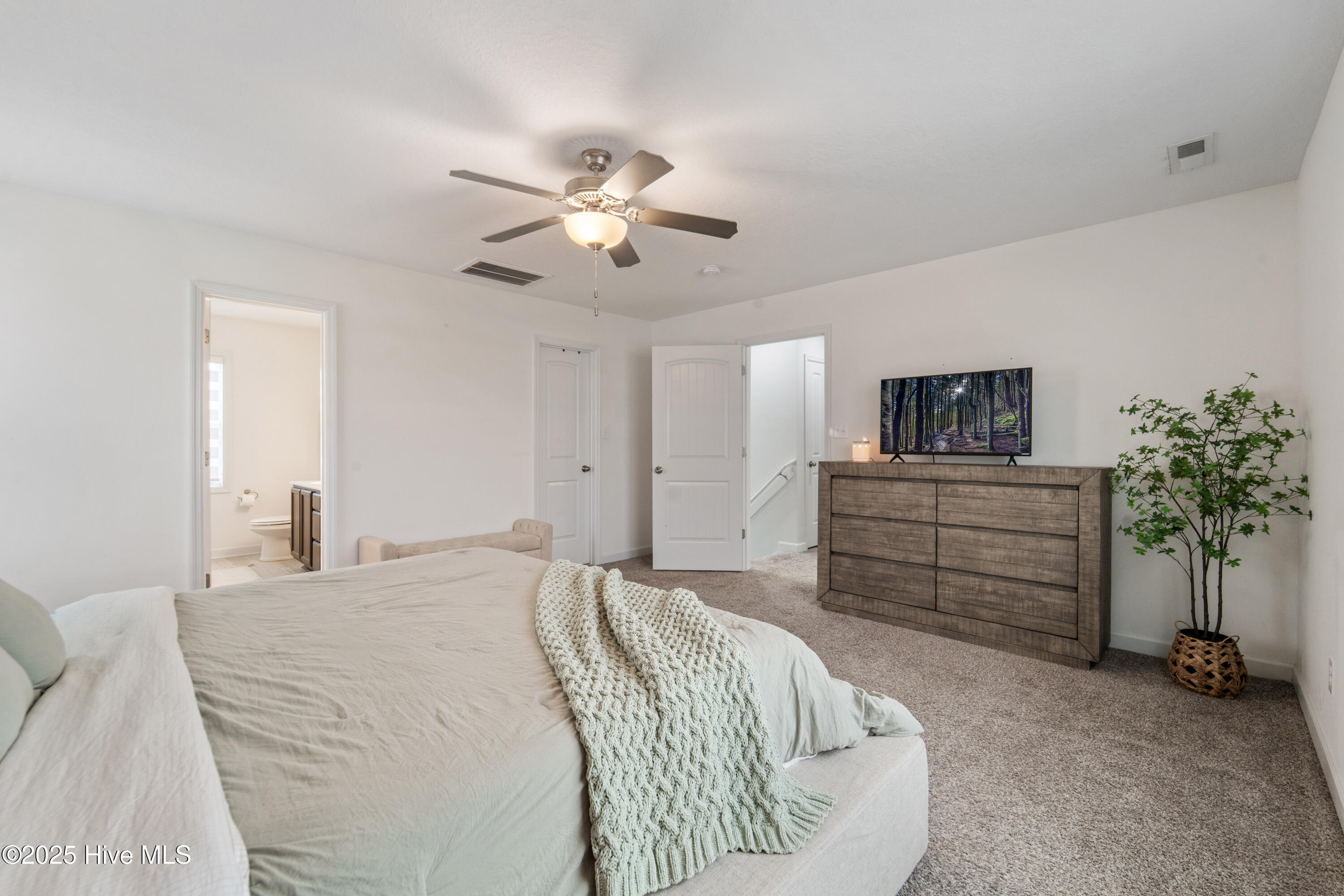 100544806 | Photo 11