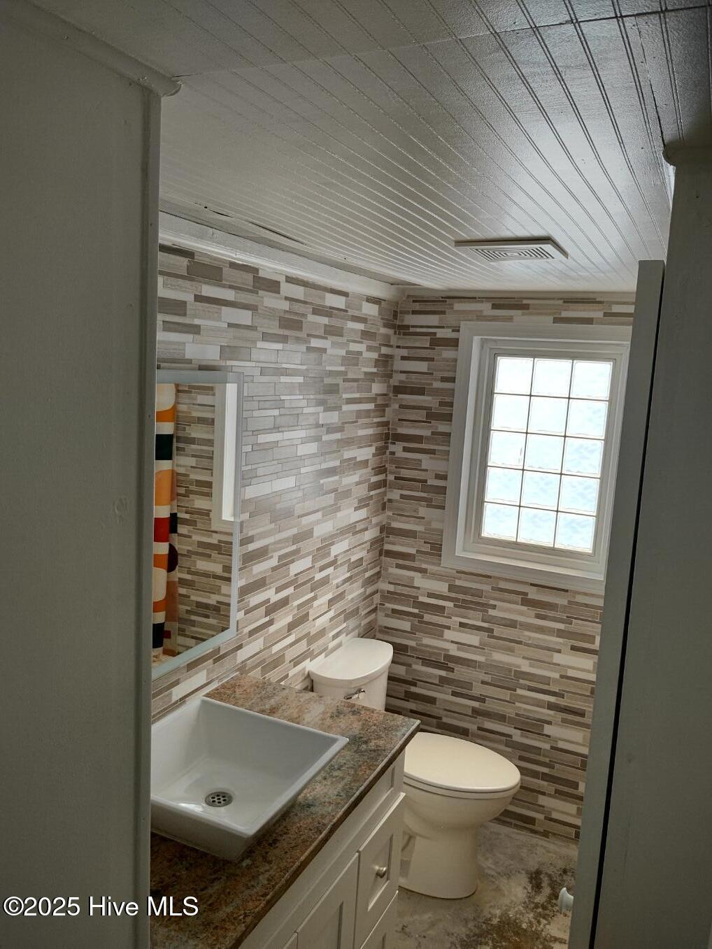 100533445 | Photo 62