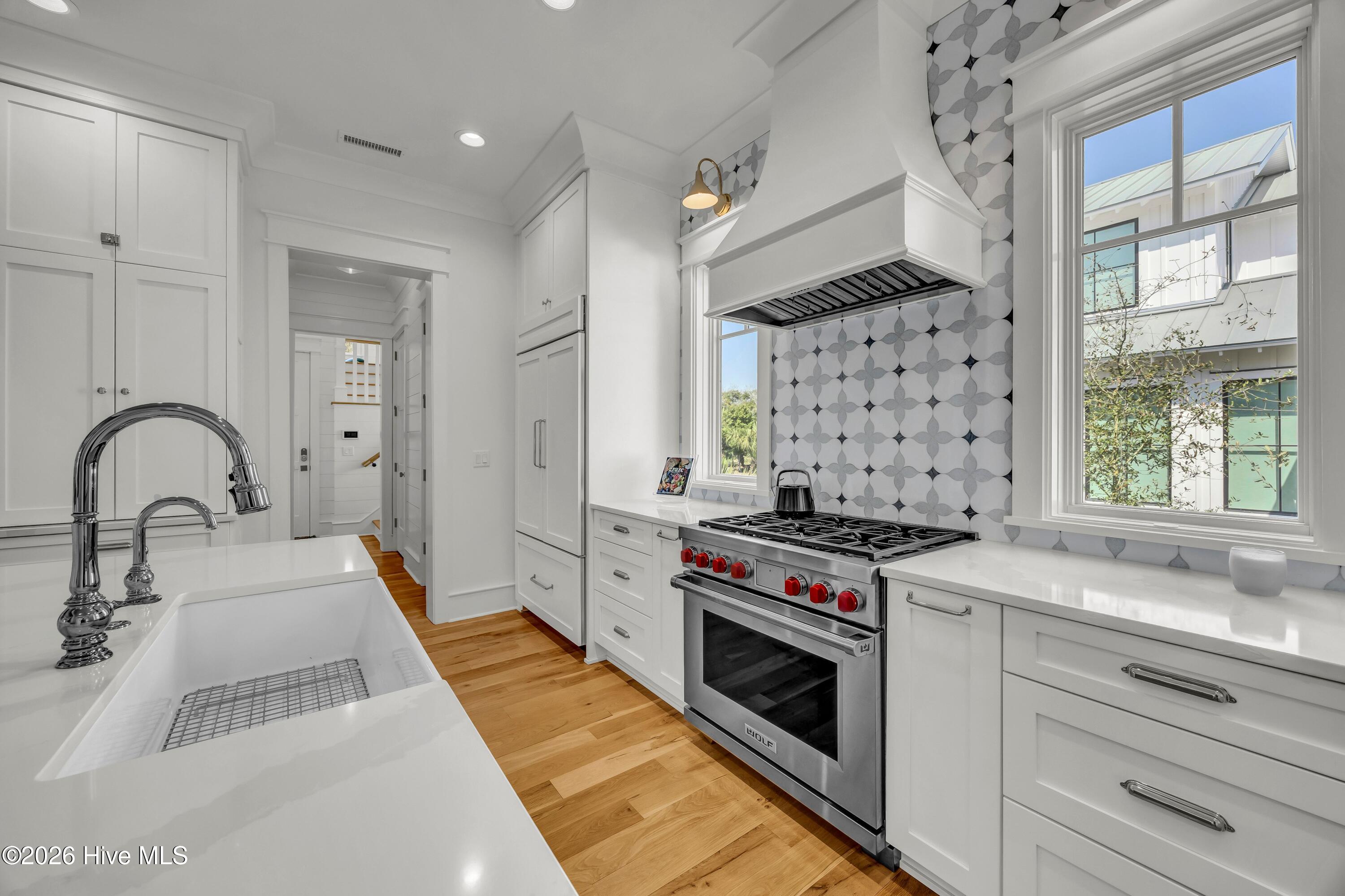 100567930 | Photo 19