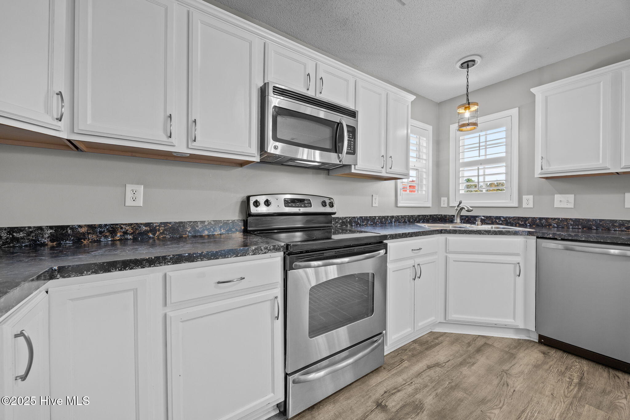 100546032 | Photo 19