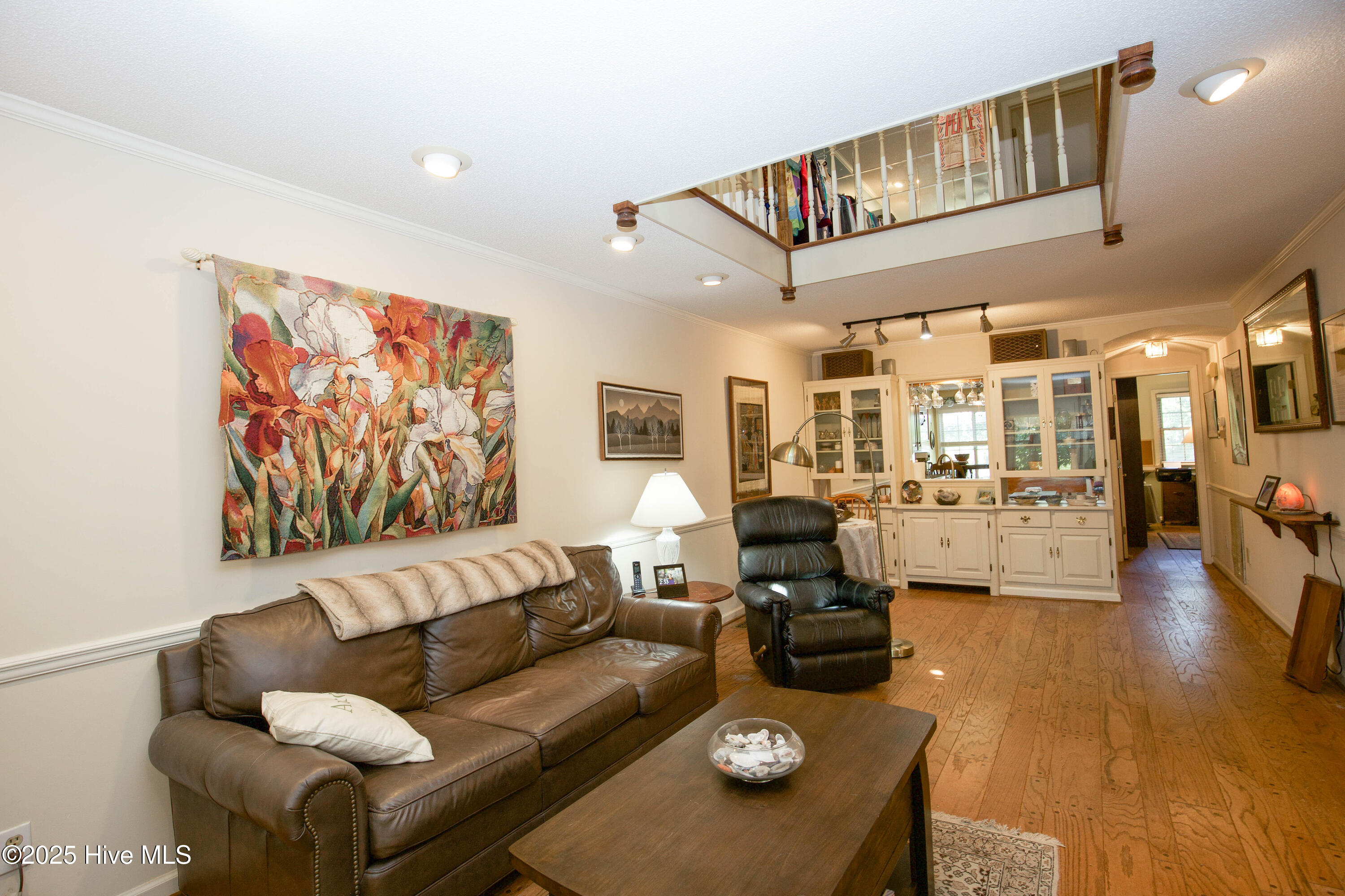 259 E New York Ave-7