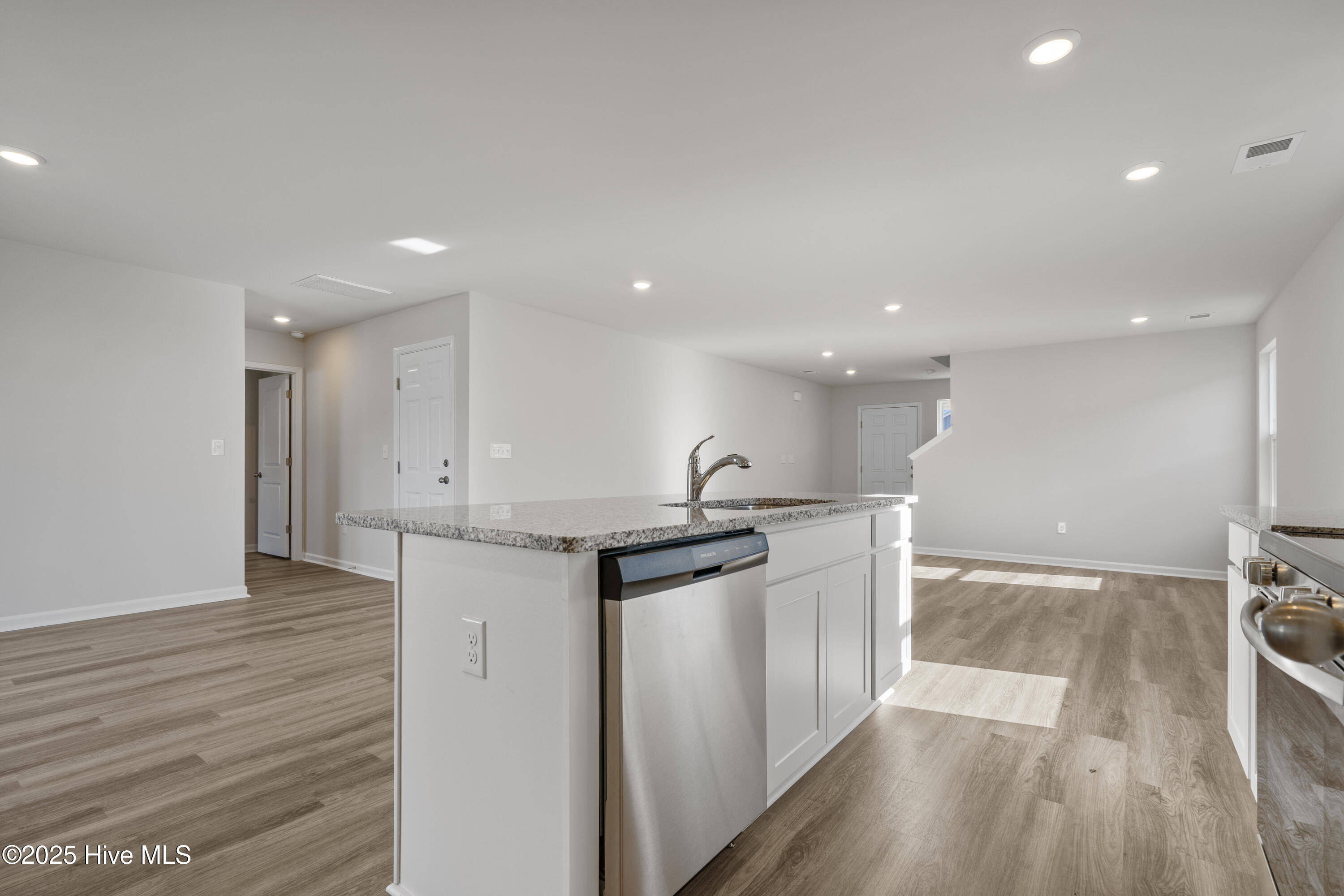 100528308 | Photo 10