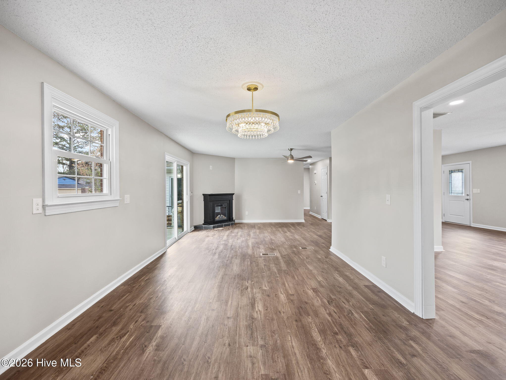 100564387 | Photo 12