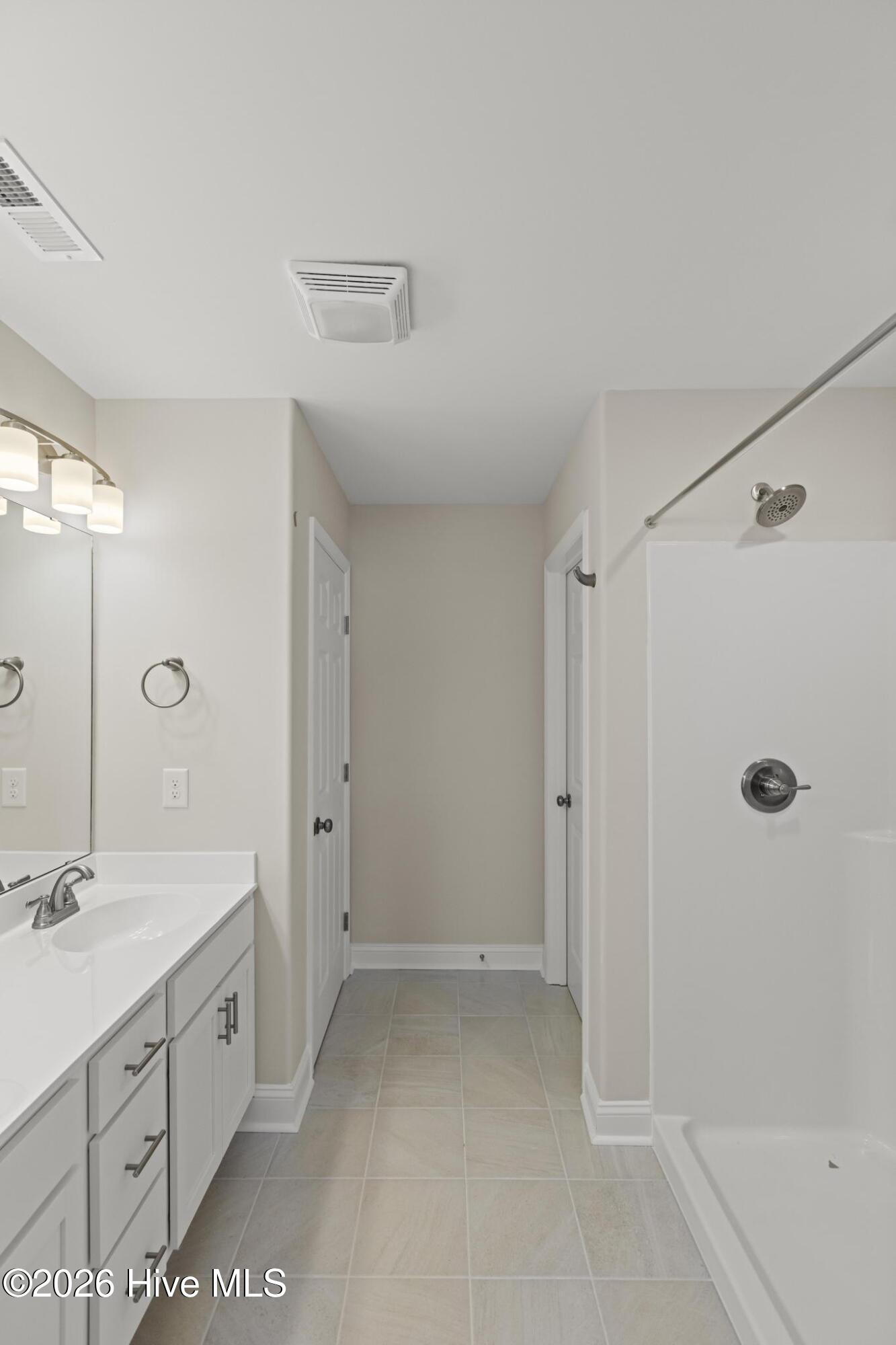 100519461 | Photo 17