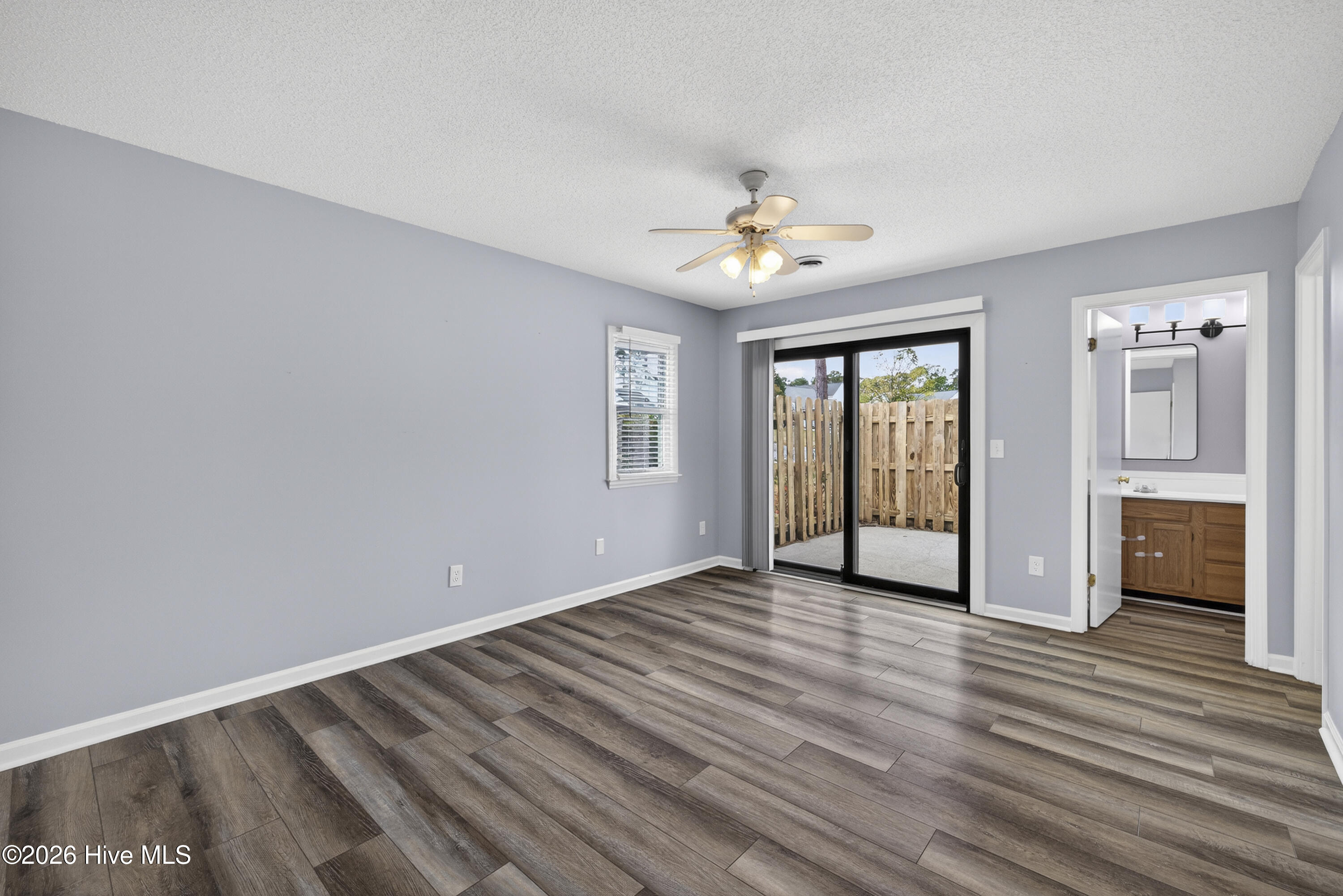 100563145 | Photo 14