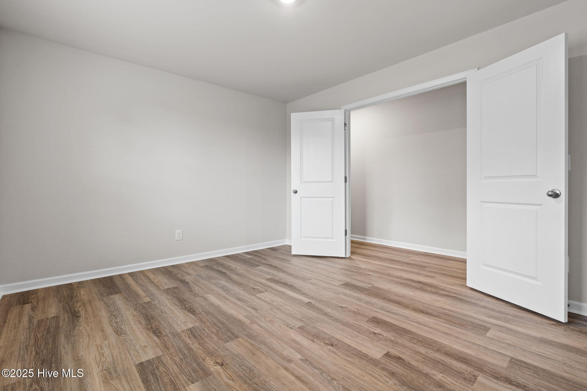 100506645 | Photo 22