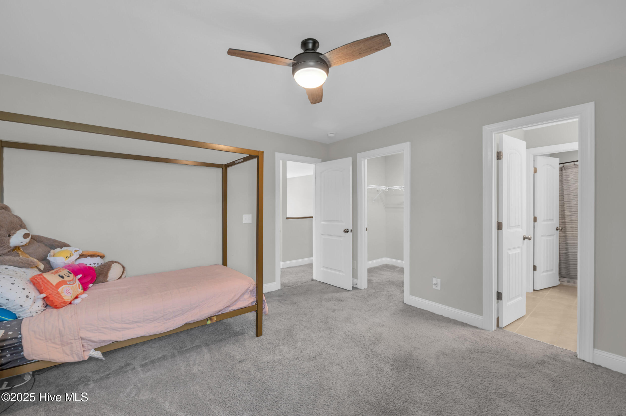 100530270 | Photo 34