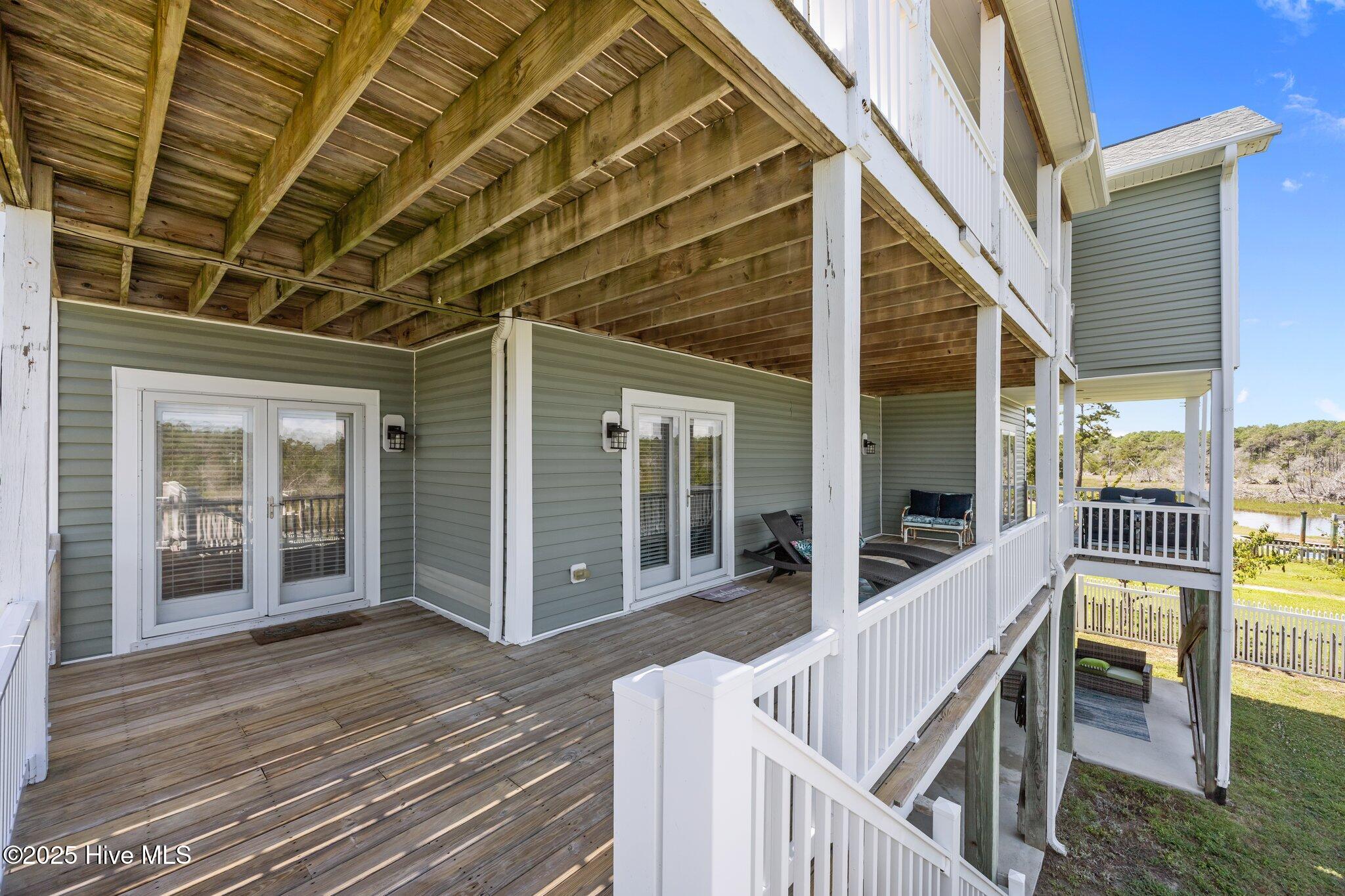 100517402 | Photo 25