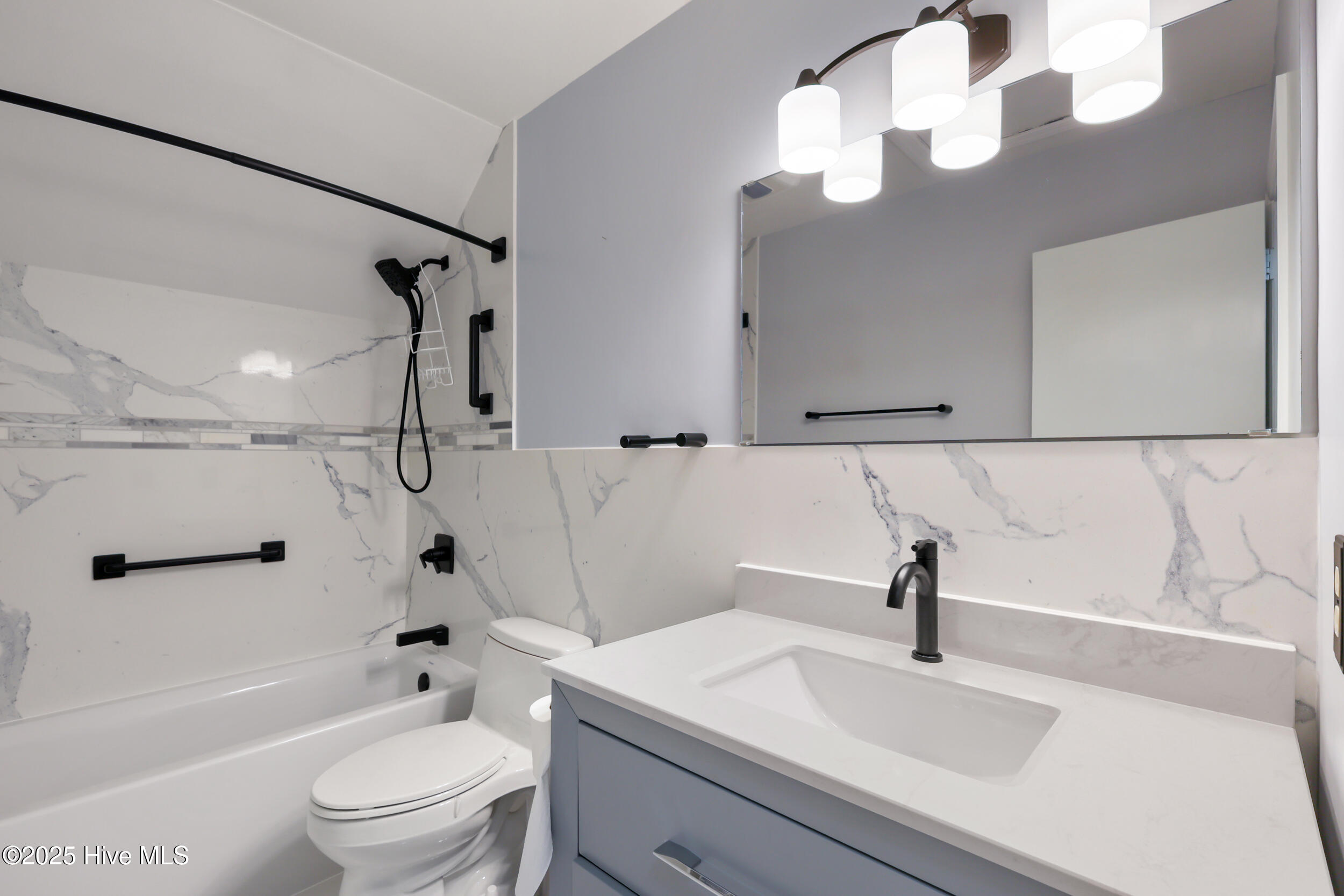 100525369 | Photo 22