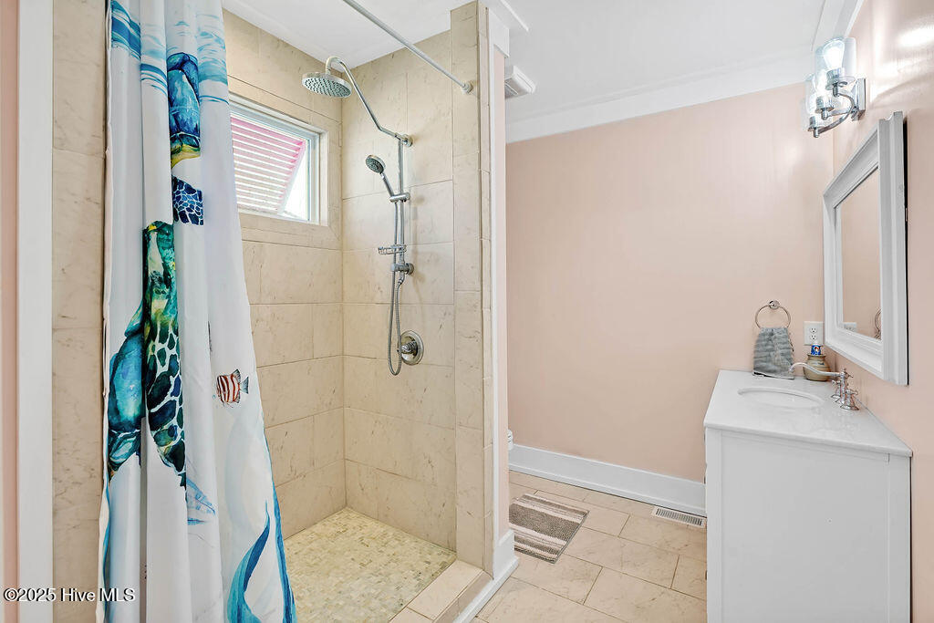 100516737 | Photo 46