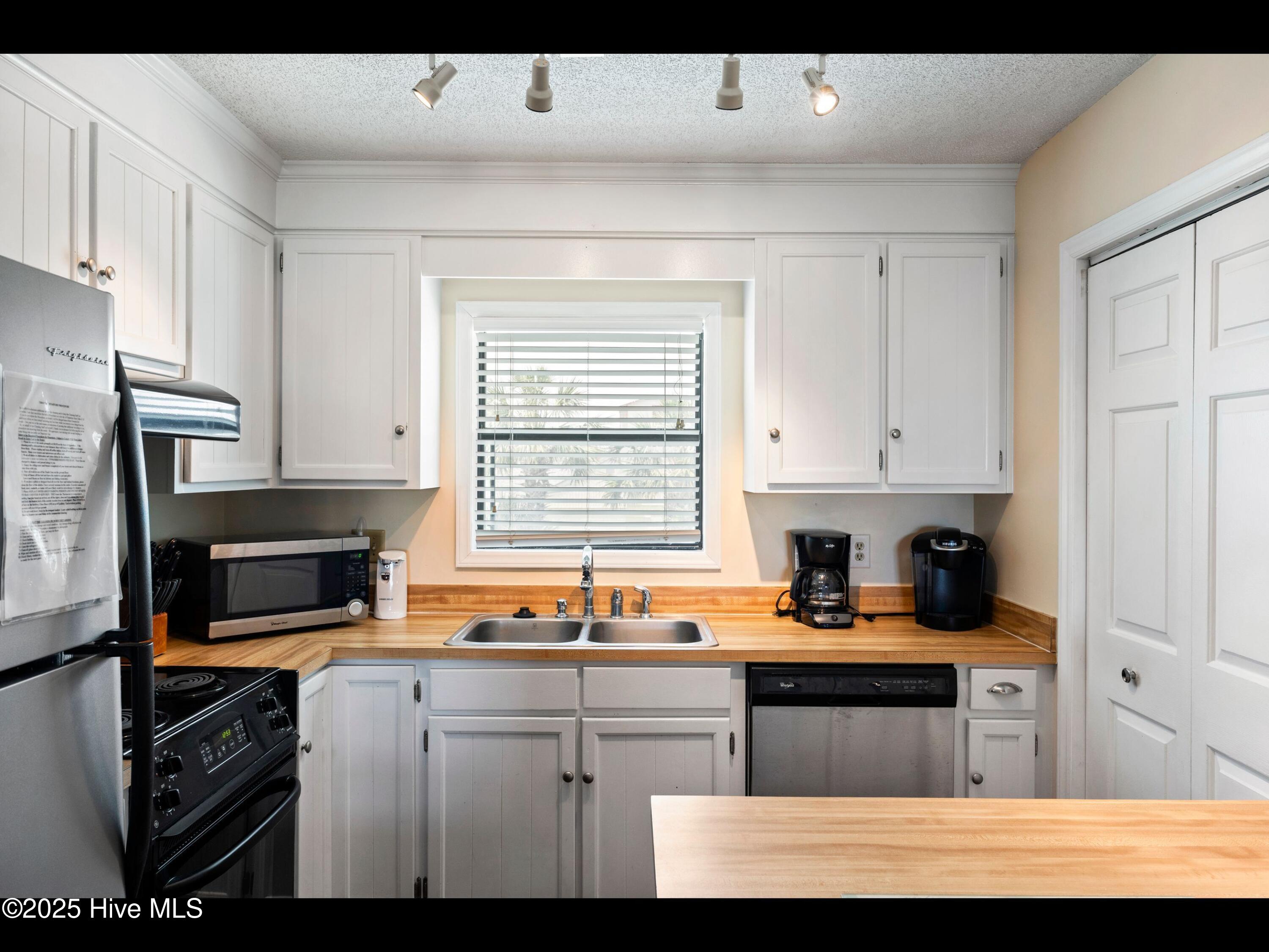 1013 Carolina Beach Avenue N 1f, Carolina Beach, NC 28428 – photo 13: mls-CAT_8856