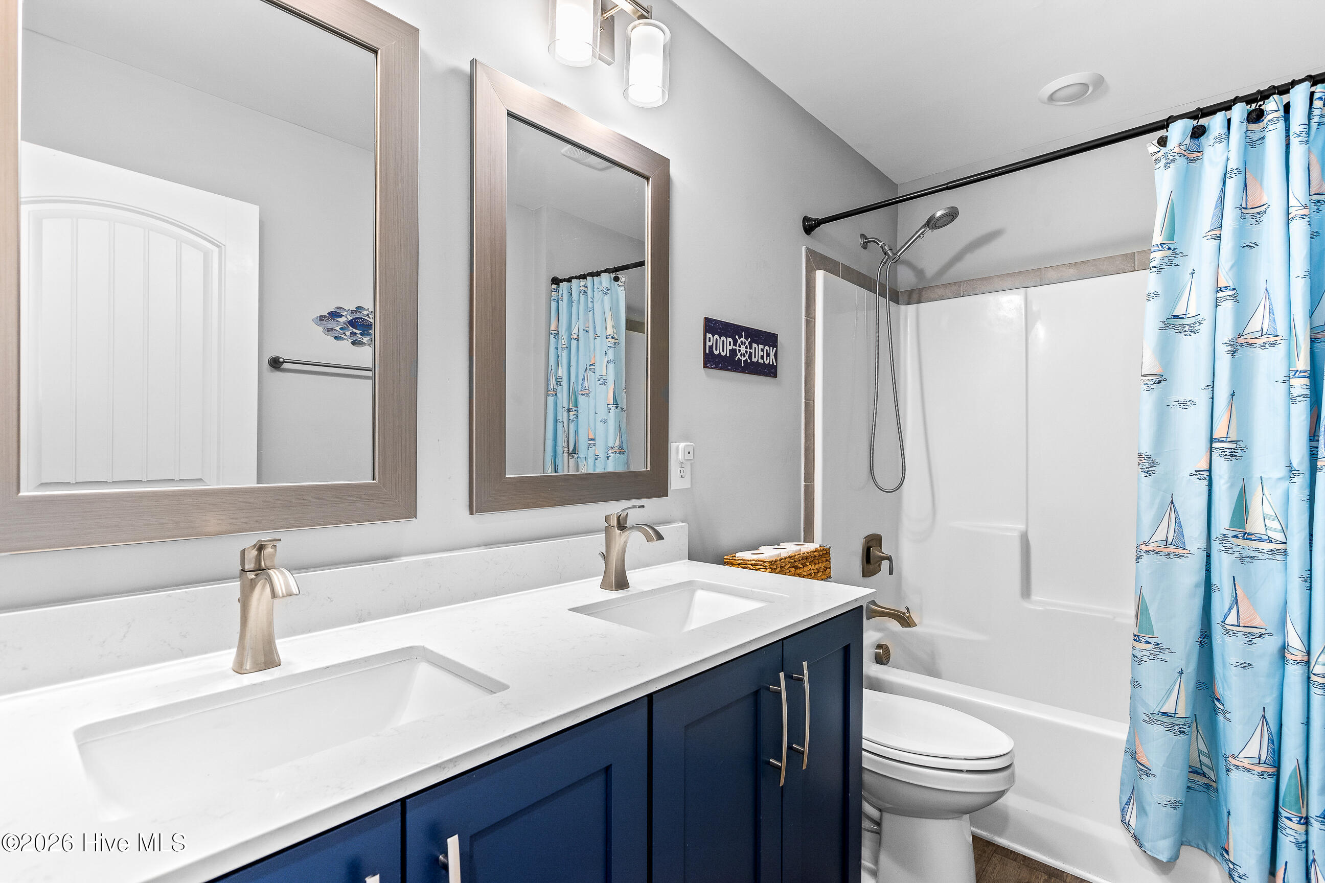 100563975 | Photo 32