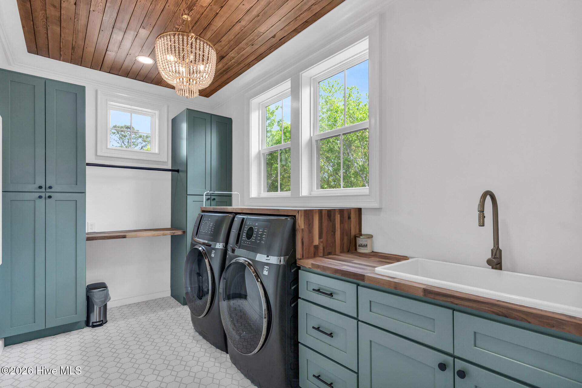 100553549 | Photo 38