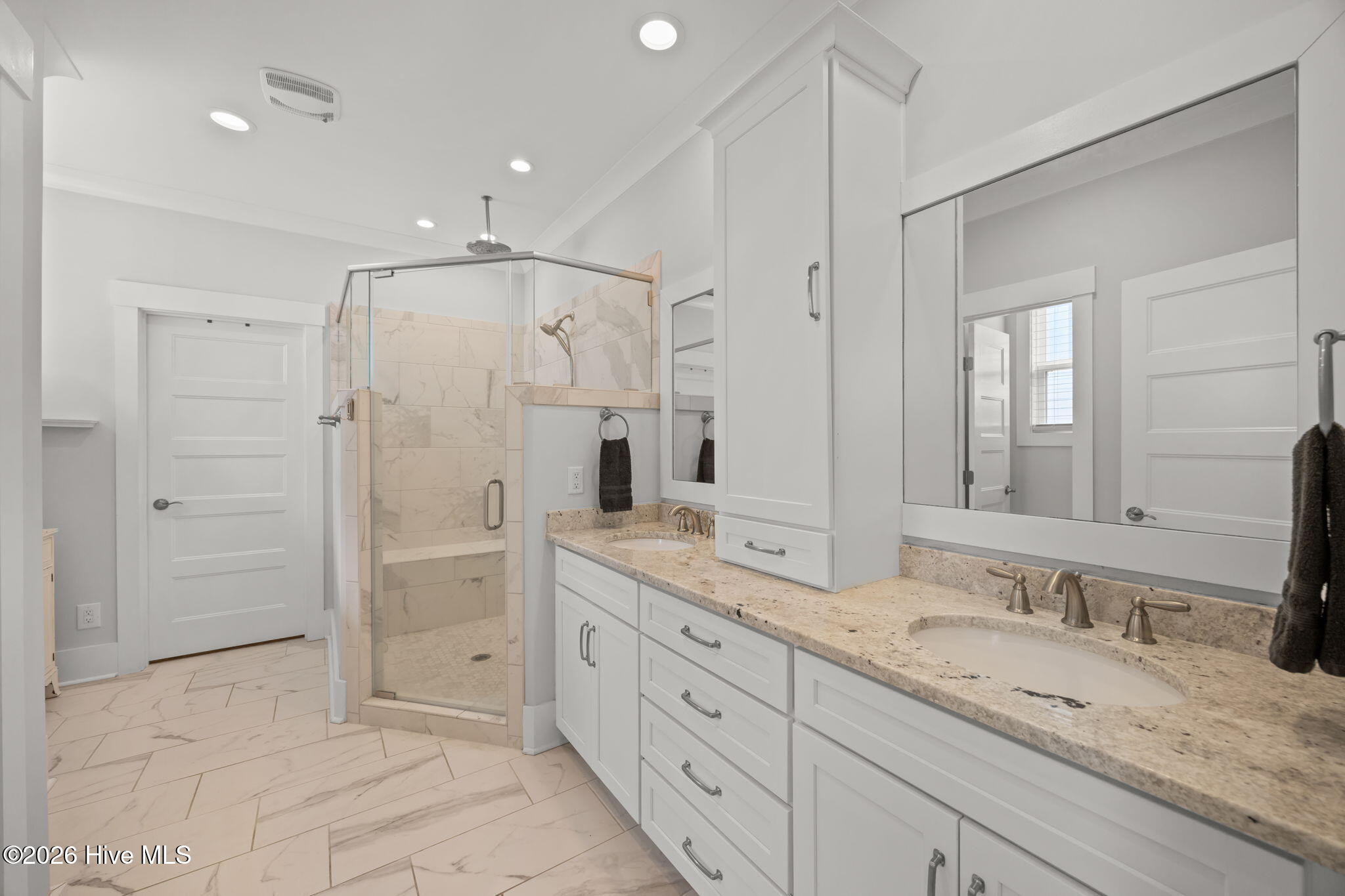 100556932 | Photo 25