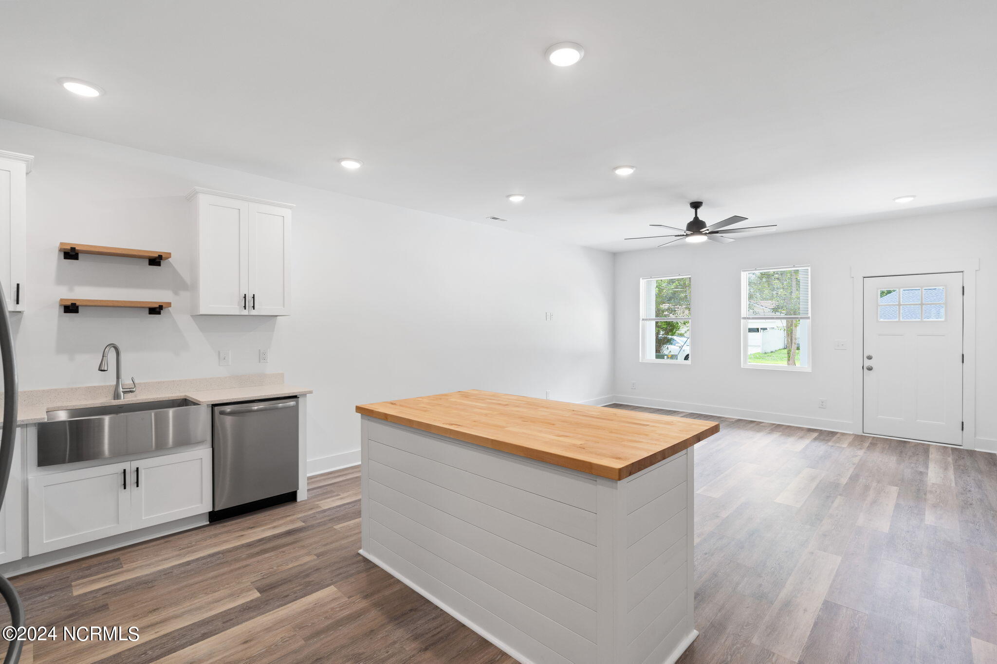 100558274 | Photo 14