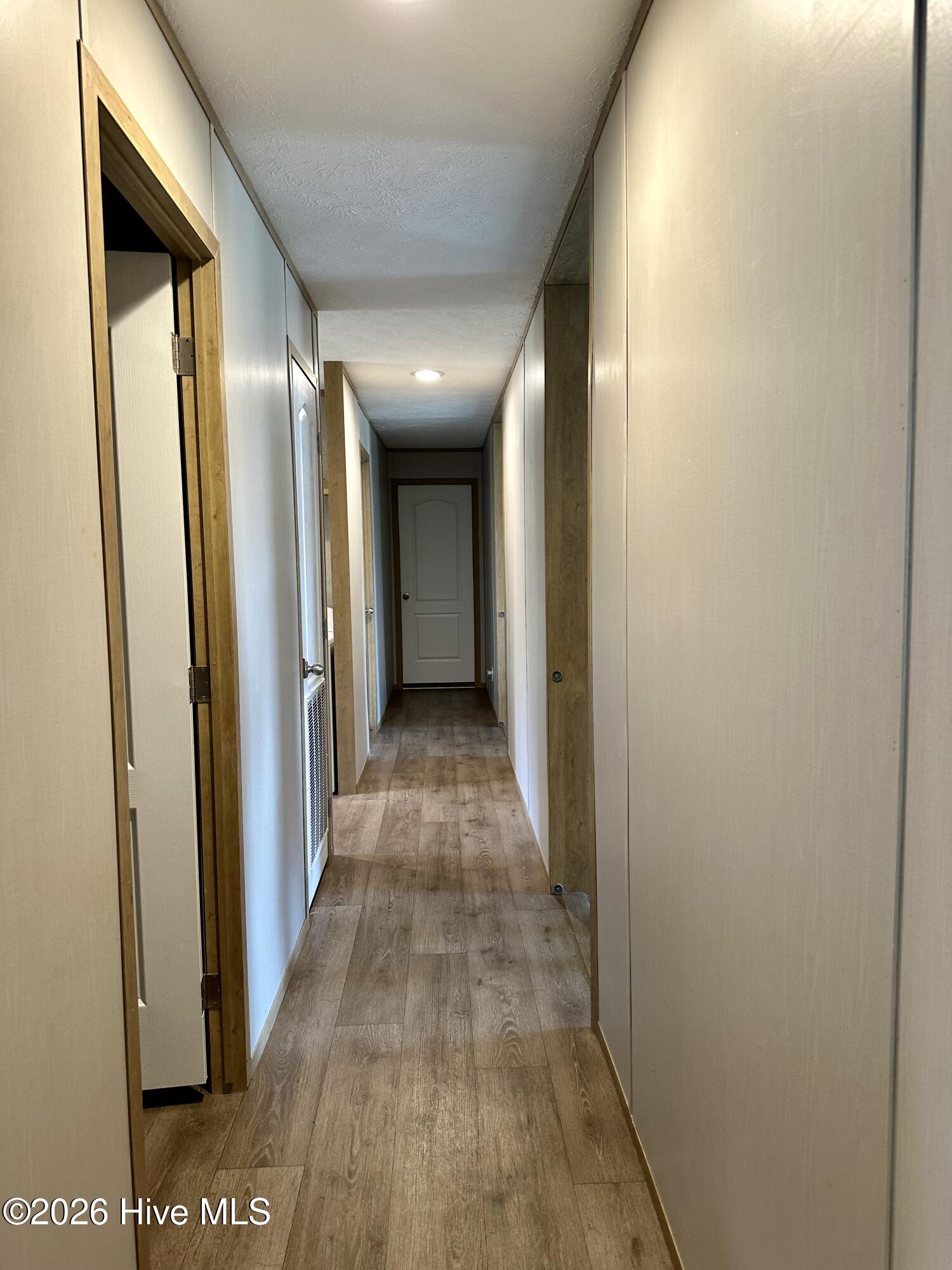 100548571 | Photo 26