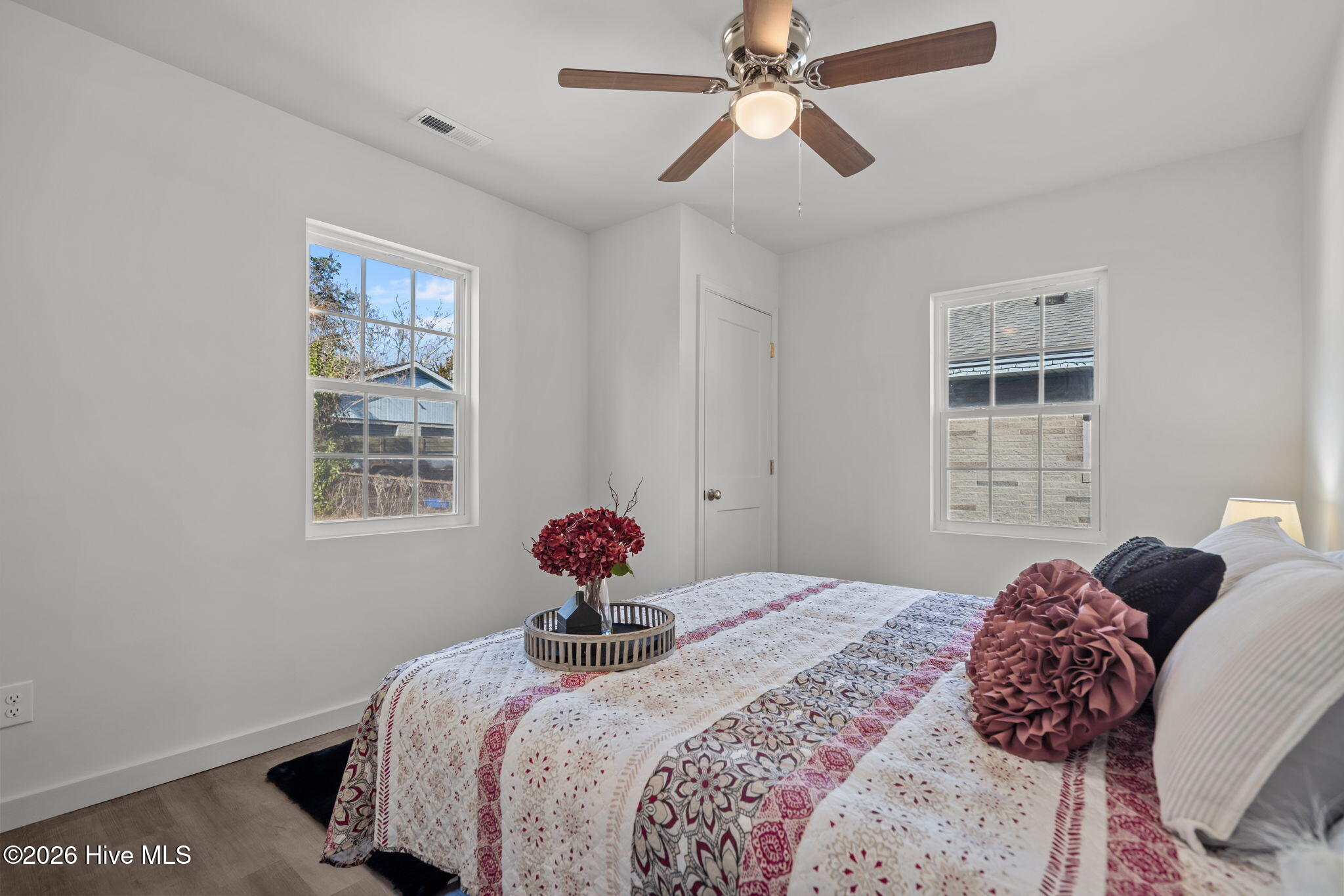 100550477 | Photo 22