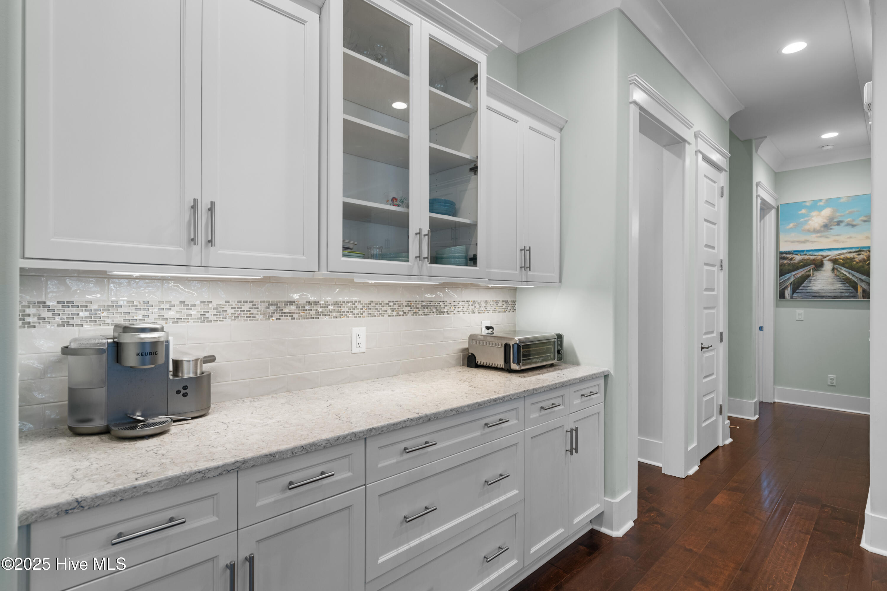 100494528 | Photo 35