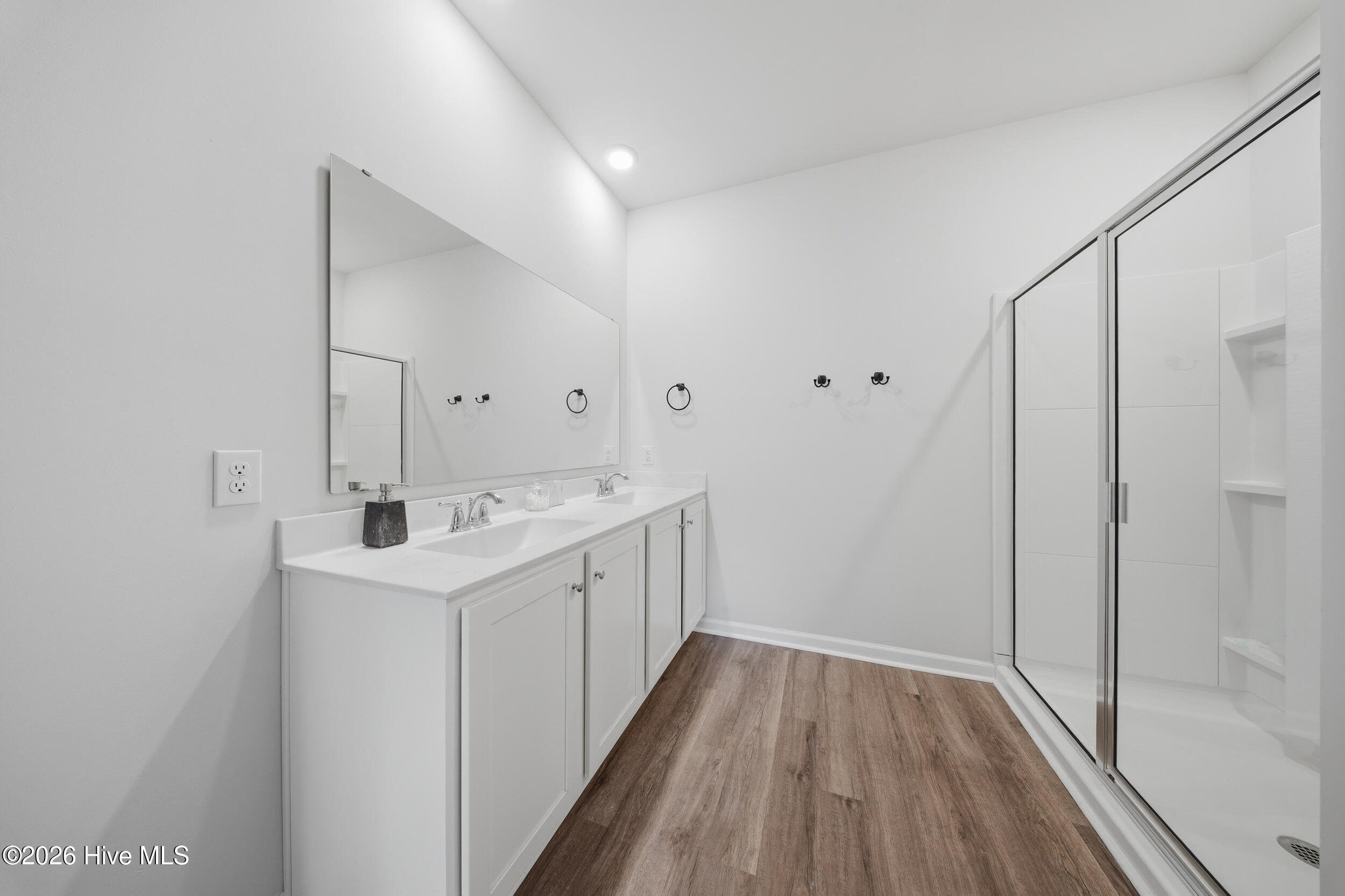 100565594 | Photo 40