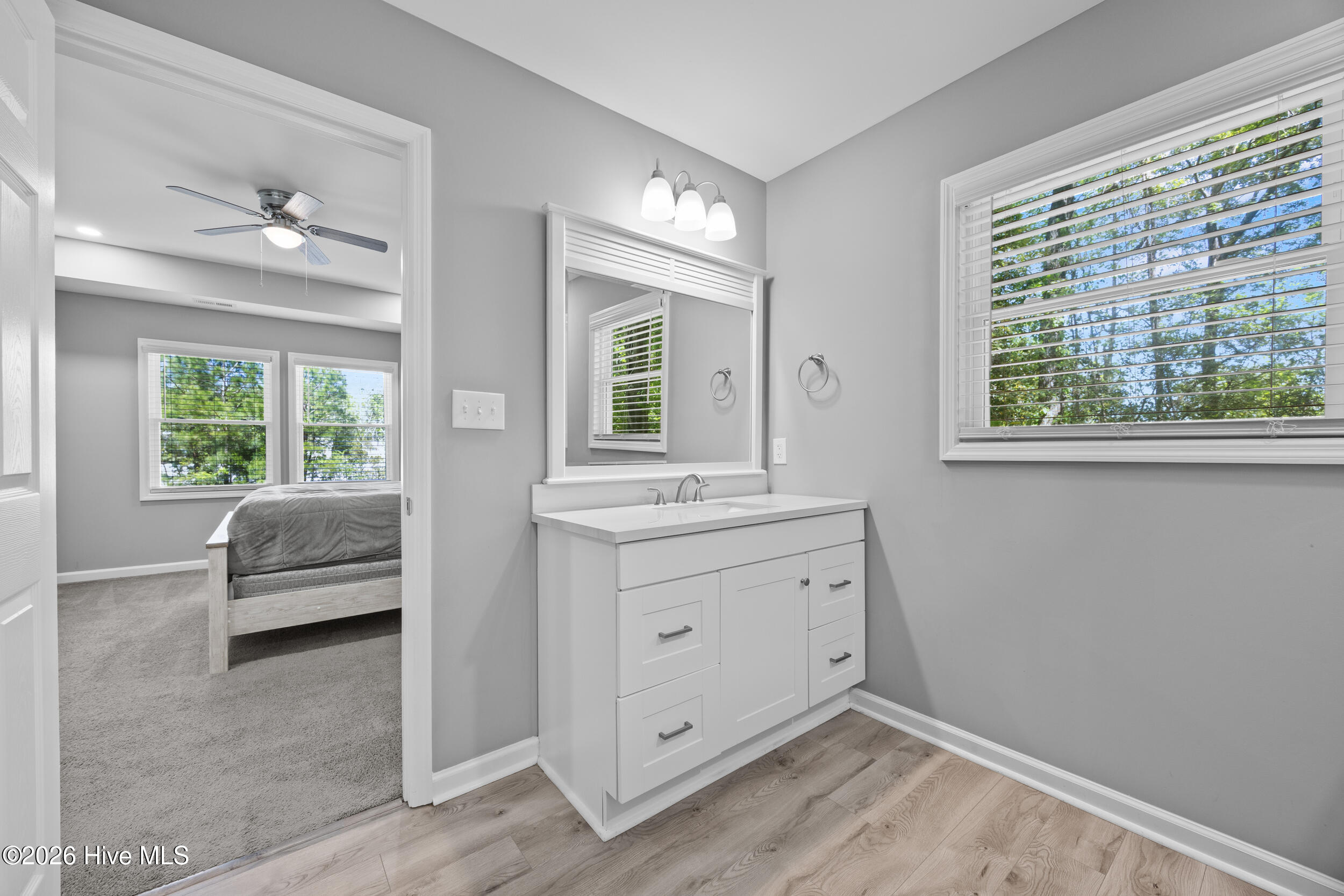 100566907 | Photo 17