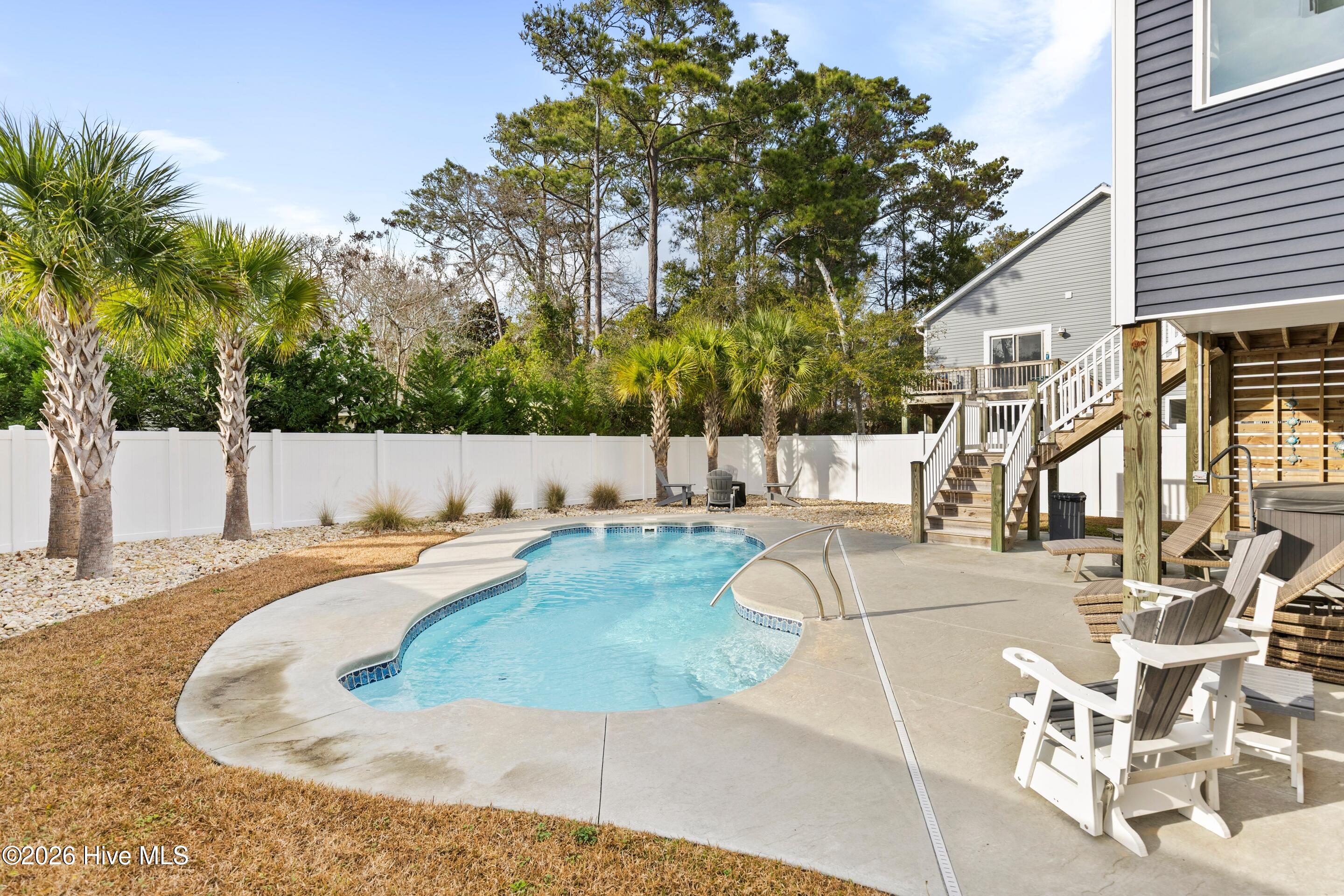 100548444 | Photo 19