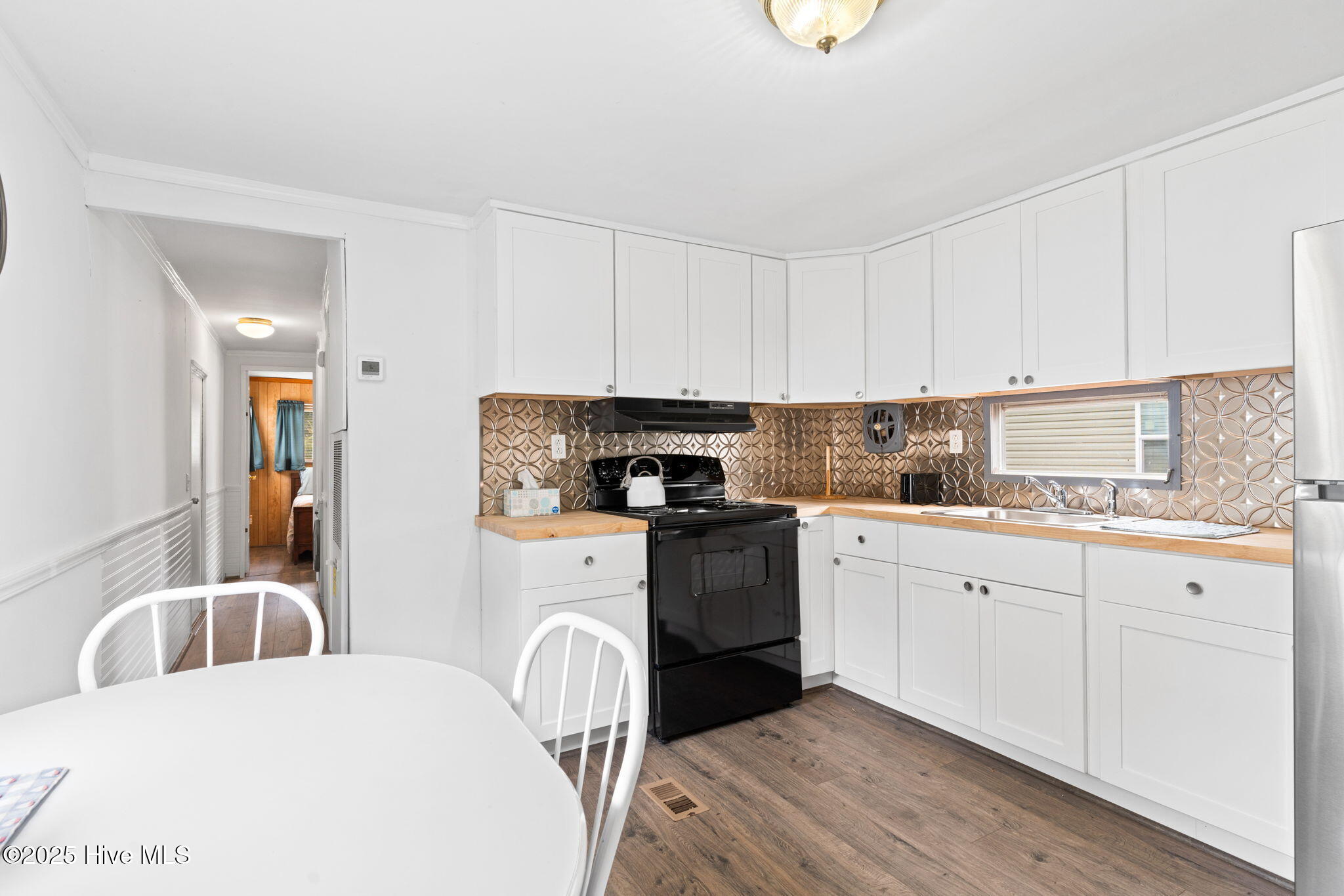 100521854 | Photo 11