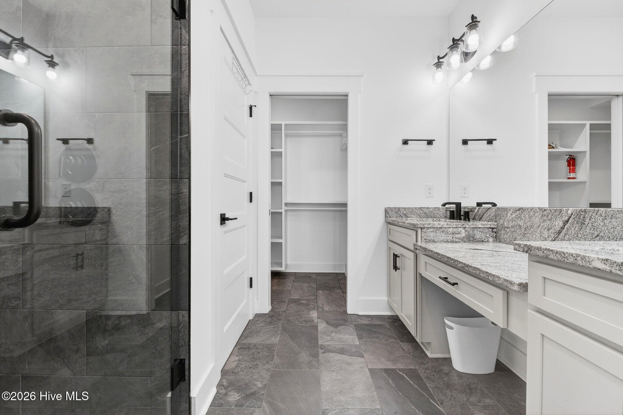 100555045 | Photo 36