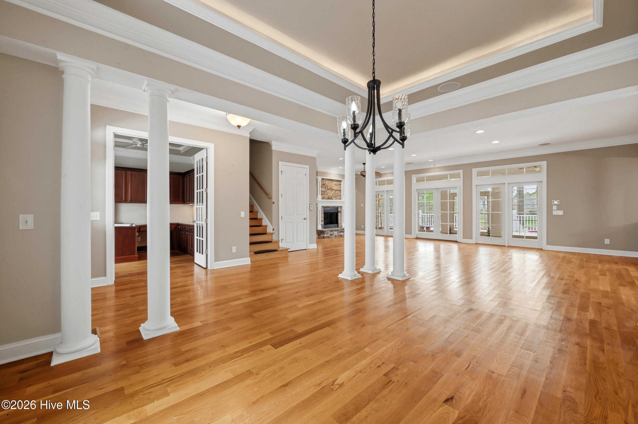 100566380 | Photo 10