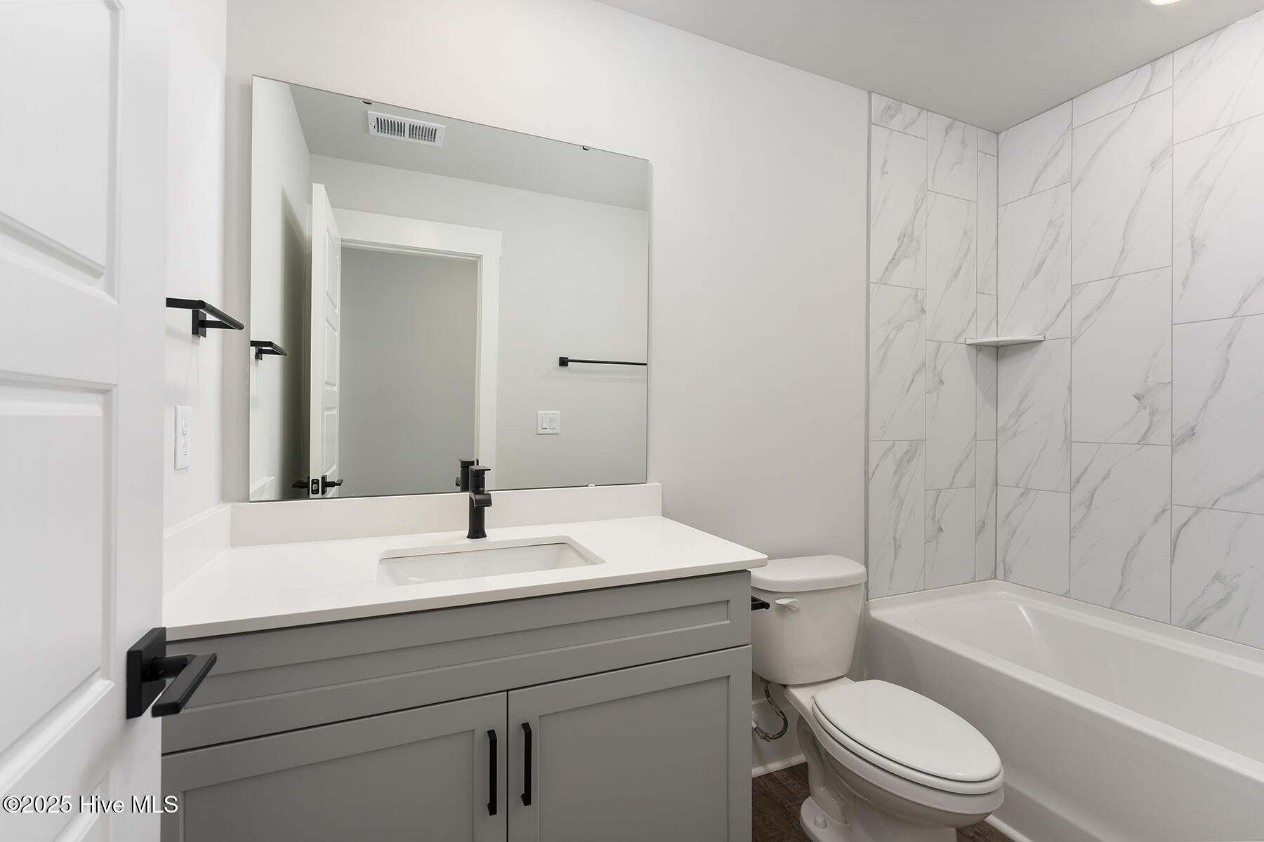 100506464 | Photo 22