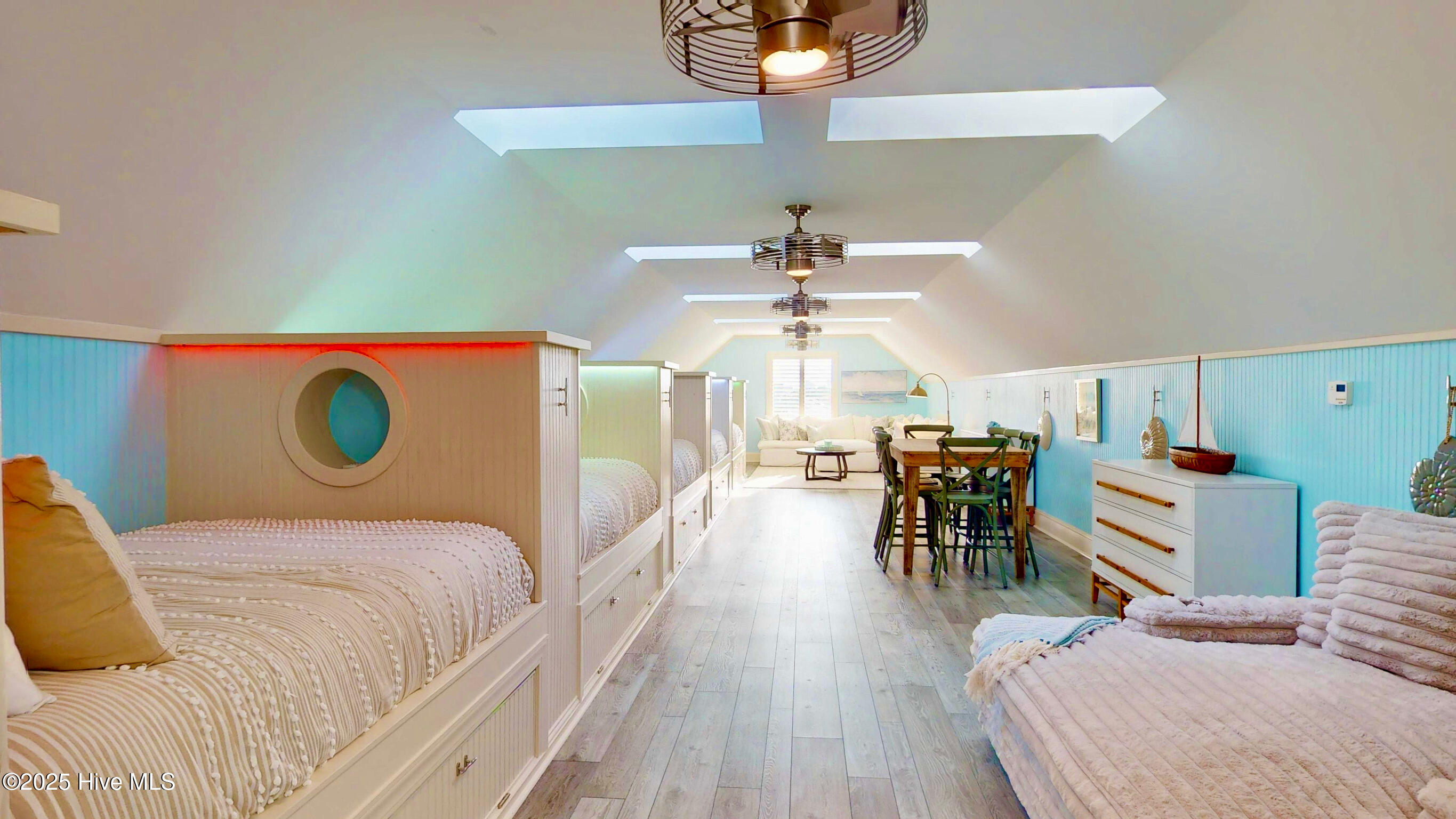 100543231 | Photo 72