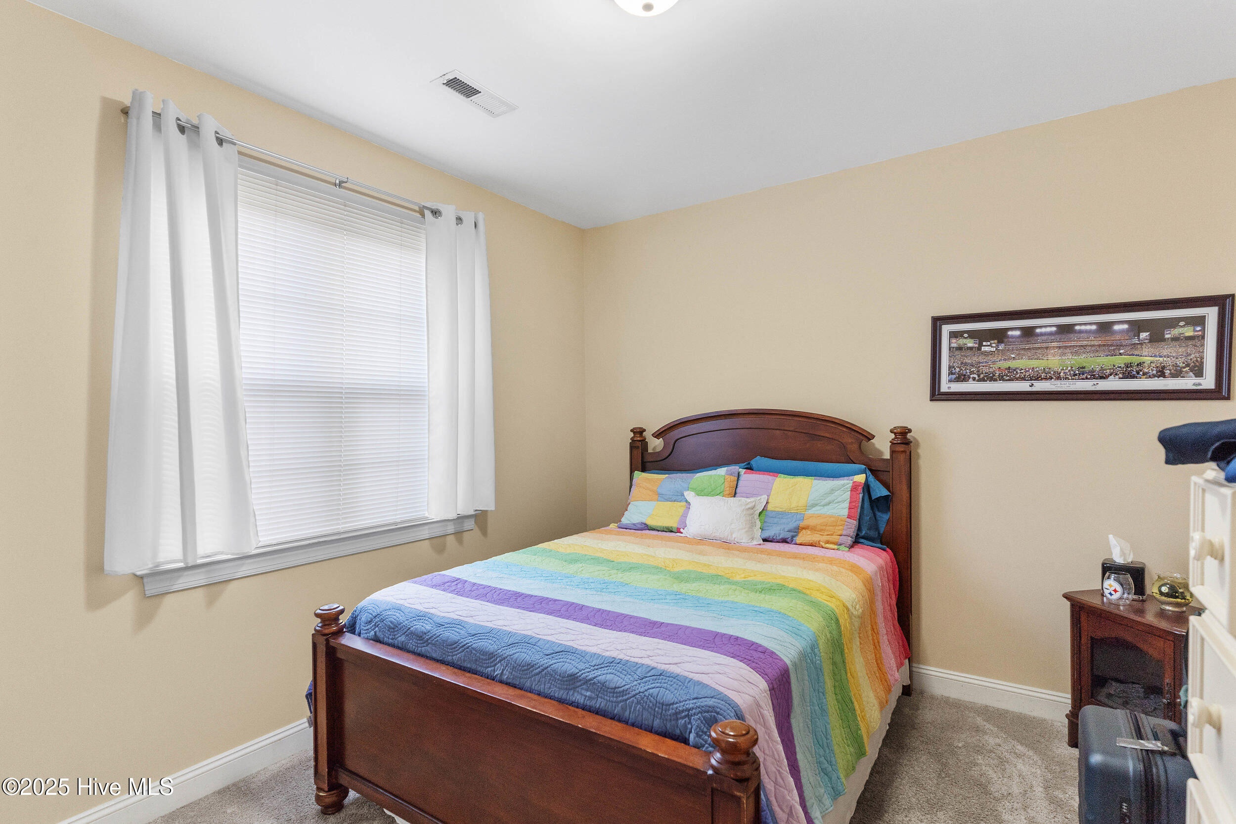 100570386 | Photo 13