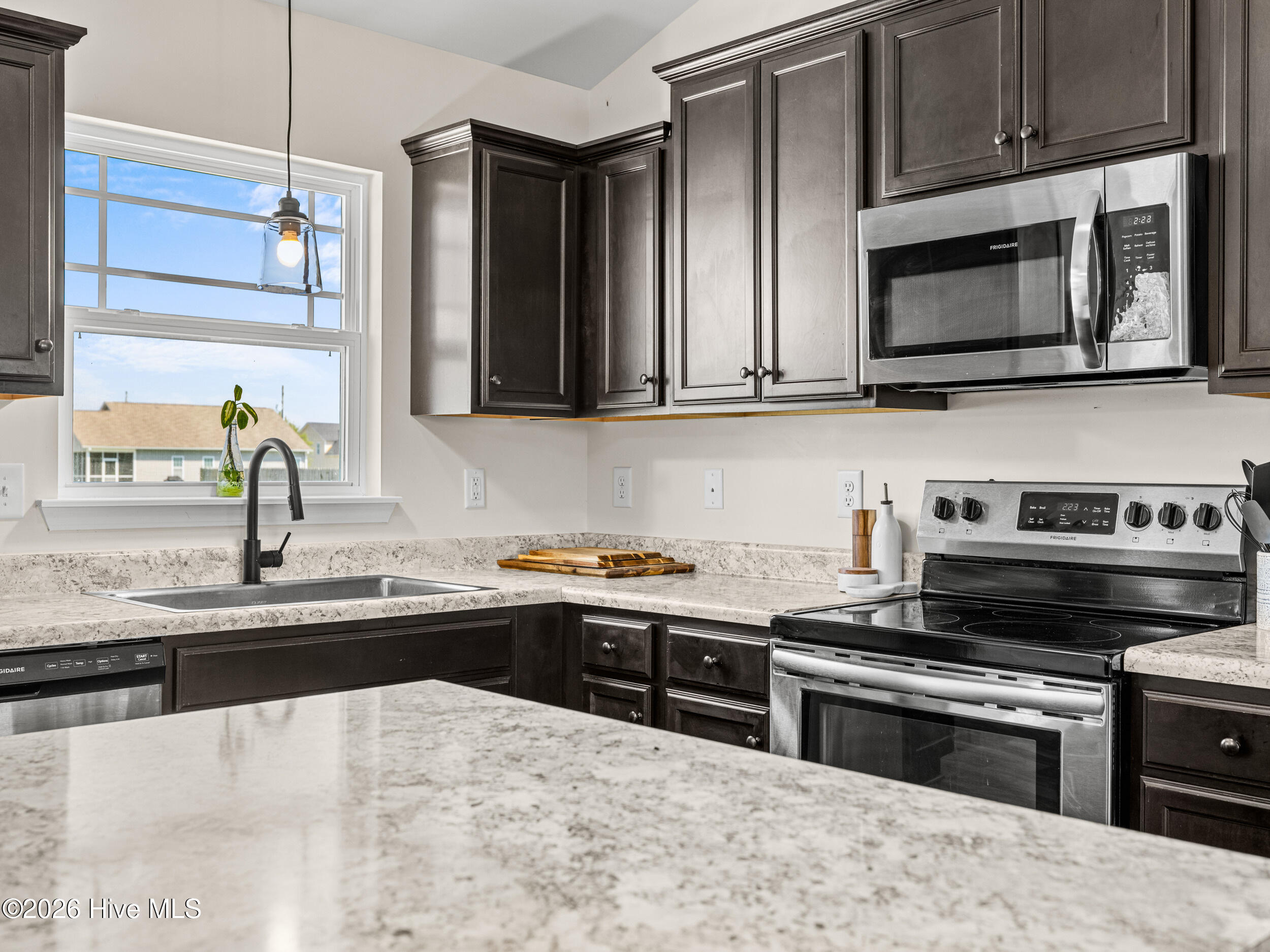 100569588 | Photo 15