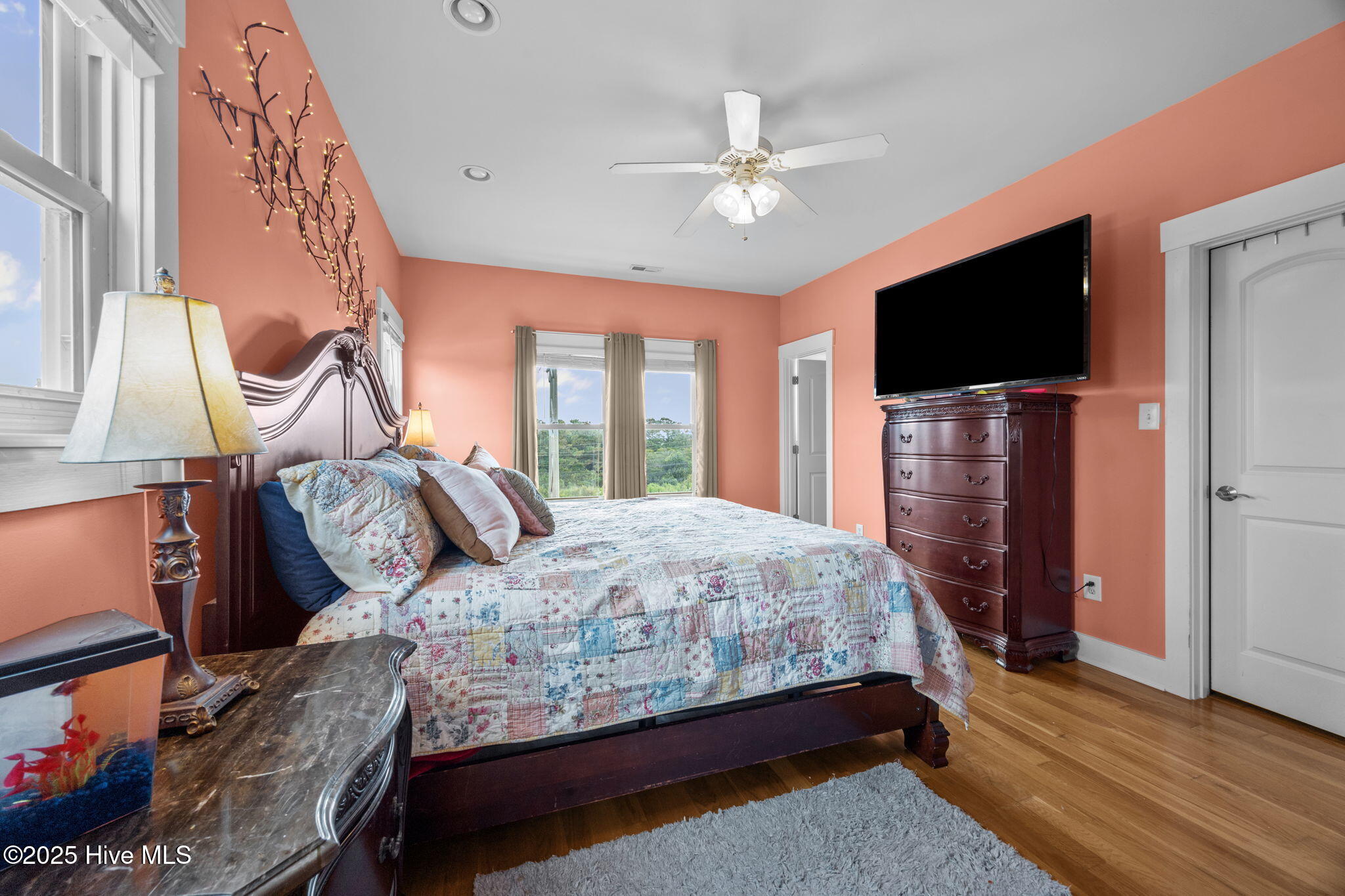 100525610 | Photo 23