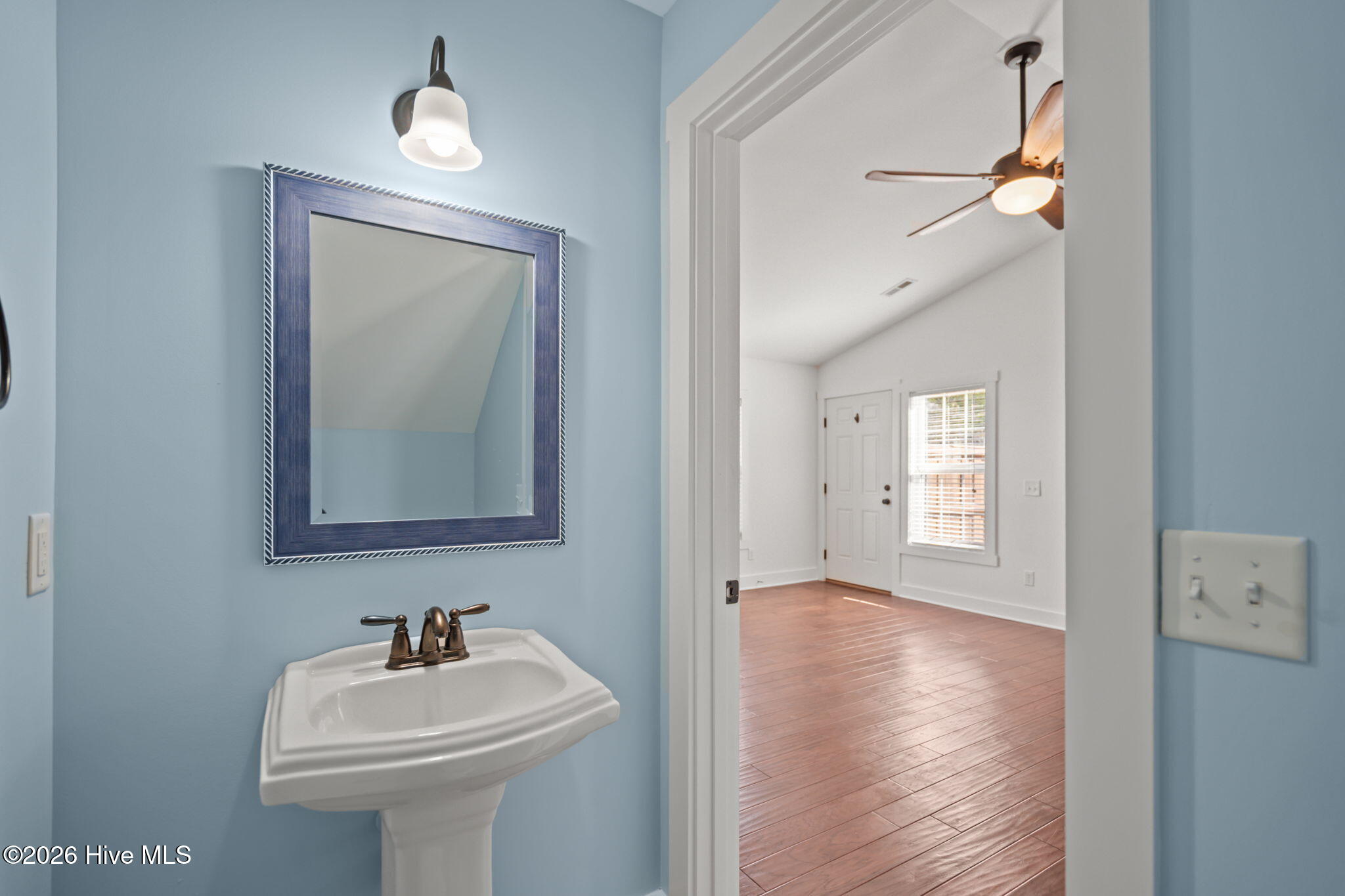 100559197 | Photo 50