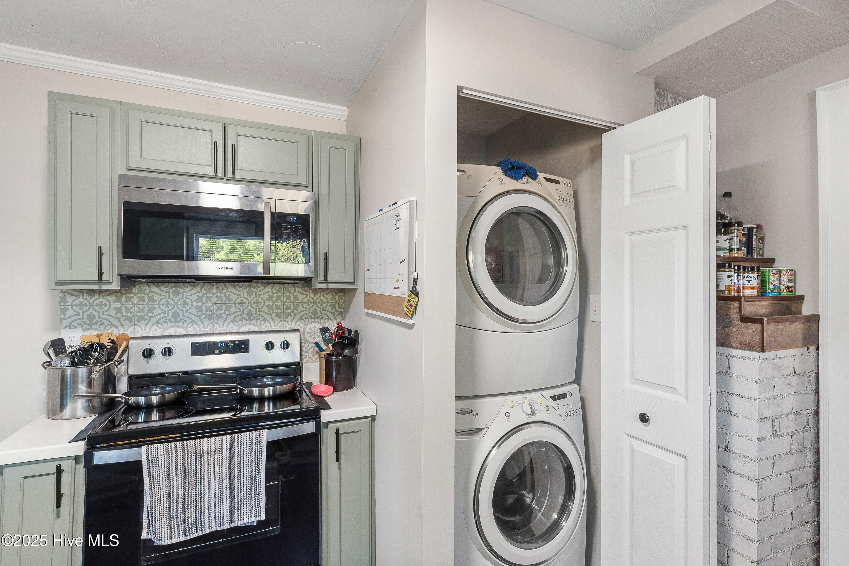 100501533 | Photo 11