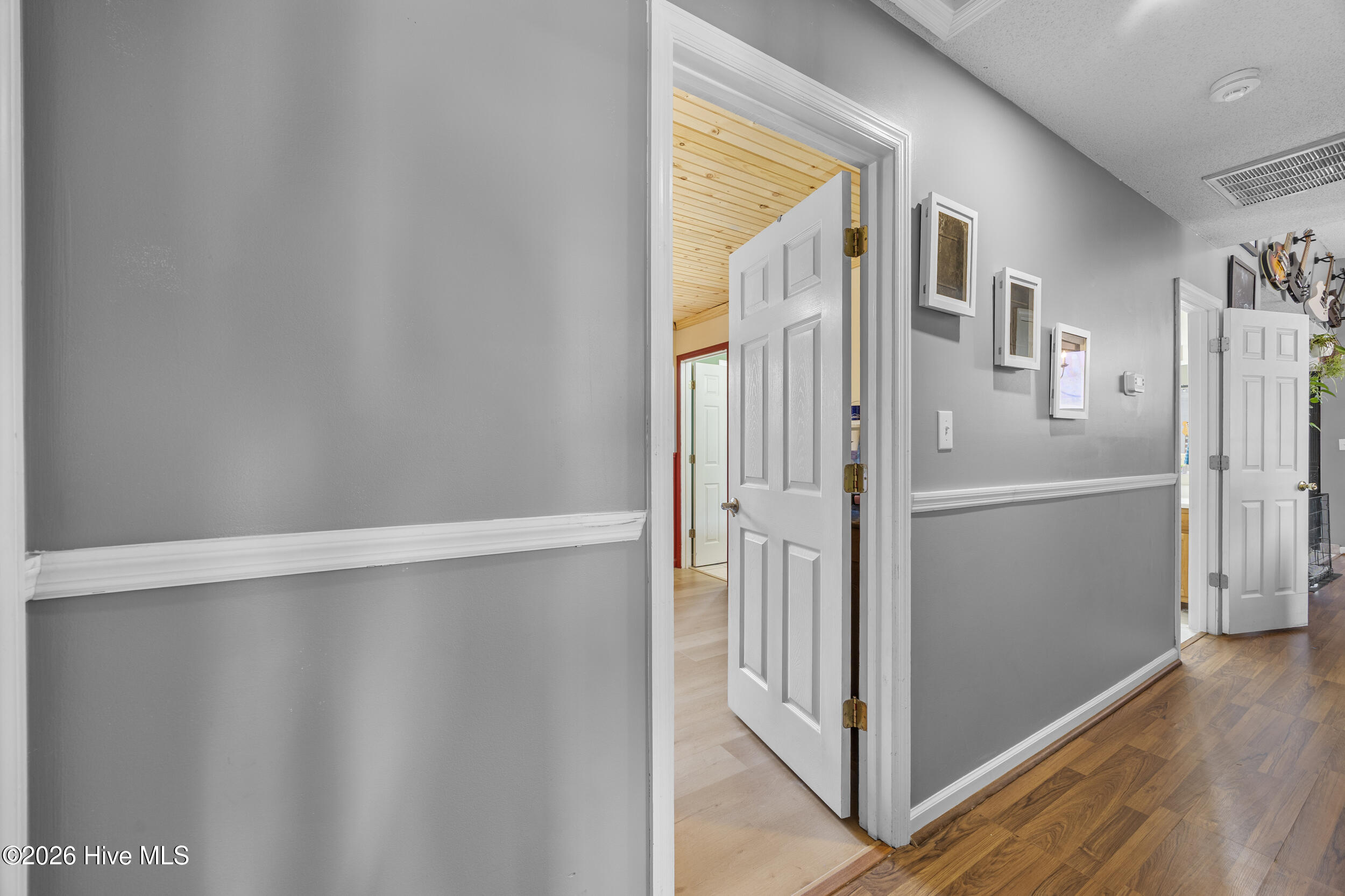 100565830 | Photo 14