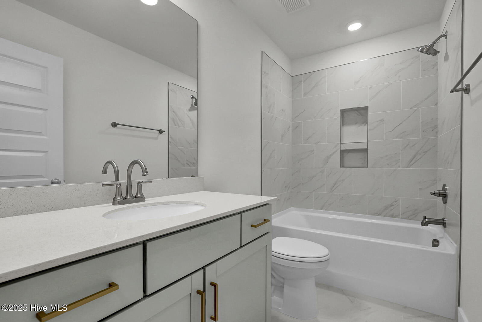 100552952 | Photo 13